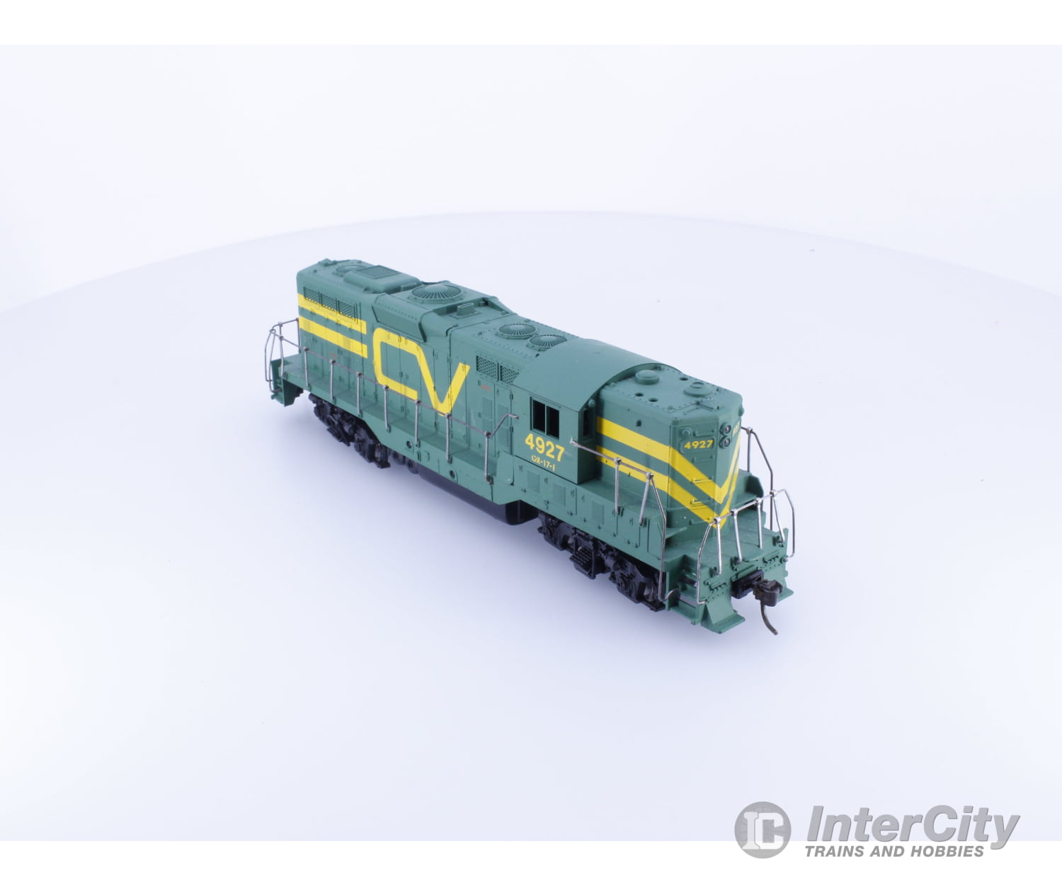 Athearn 2520 HO GP-9 Diesel Locomotive Central Vermont 4927 Analog DC Locomotives