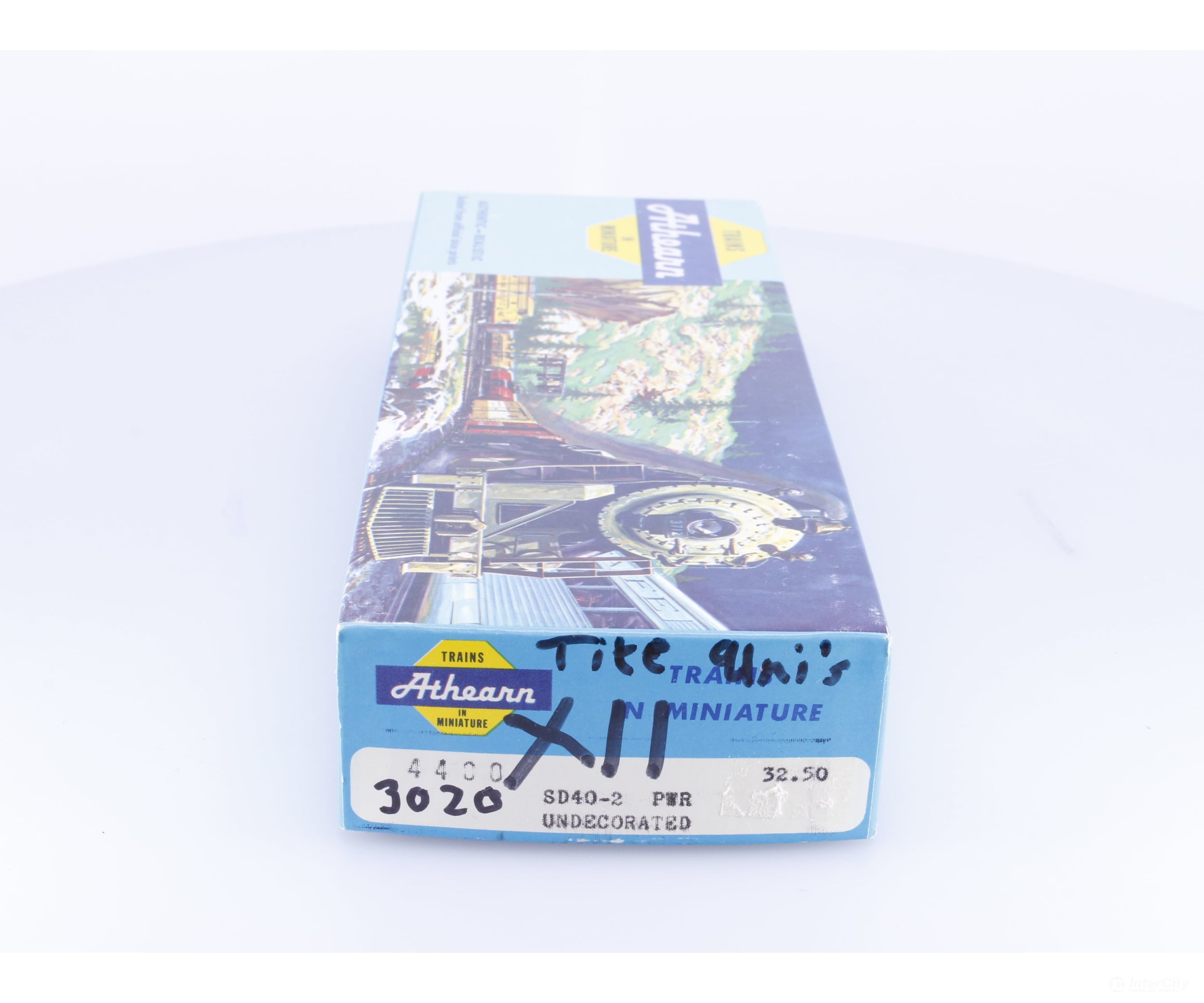 Athearn 3020 HO SD40-2 Diesel Locomotive Pacific Western Railway (PWR) 3020 DCC - Locomotives