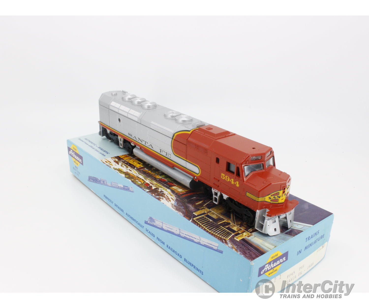 Athearn 3621 Ho Fp45 Powered Locomotive Santa Fe (Sf) 5944 Analog Dc Locomotives