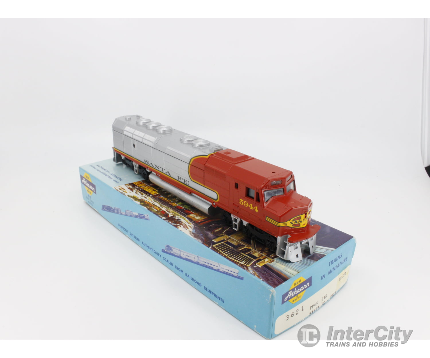 Athearn 3621 Ho Fp45 Powered Rtr Locomotive Santa Fe (Sf) 5944 Analog Dc Locomotives