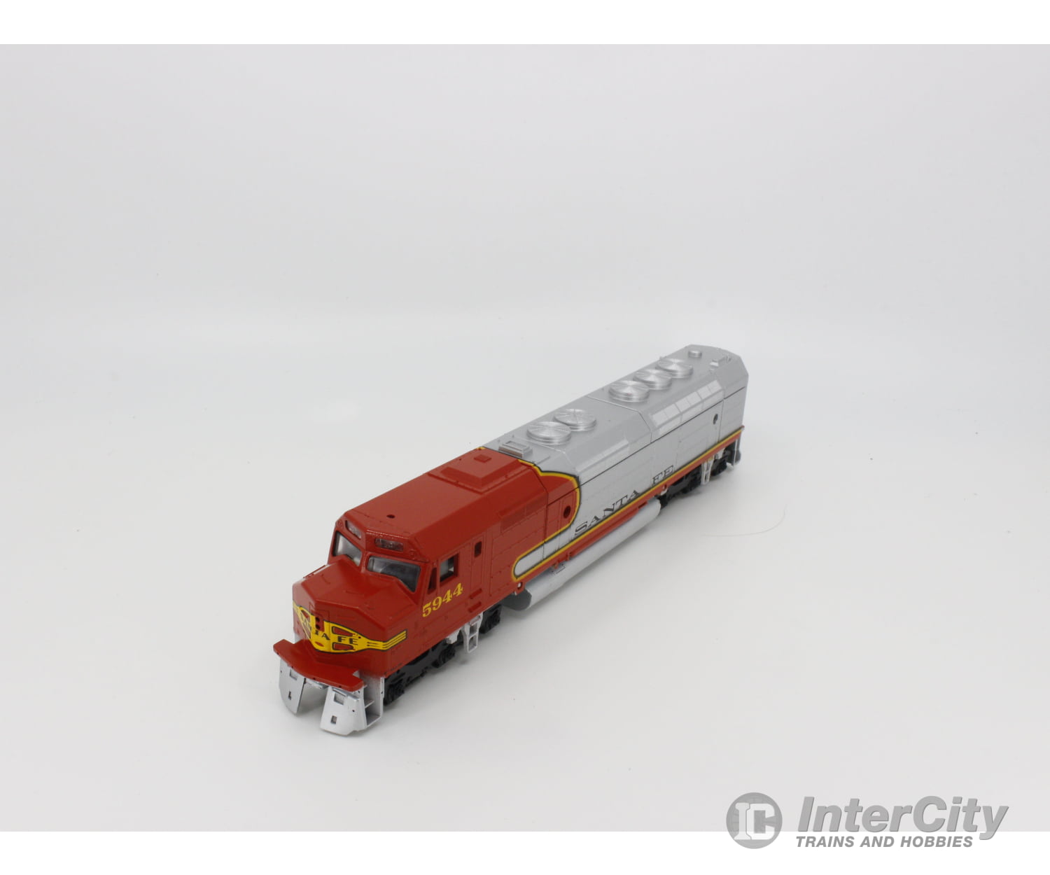 Athearn 3621 Ho Fp45 Powered Rtr Locomotive Santa Fe (Sf) 5944 Analog Dc Locomotives