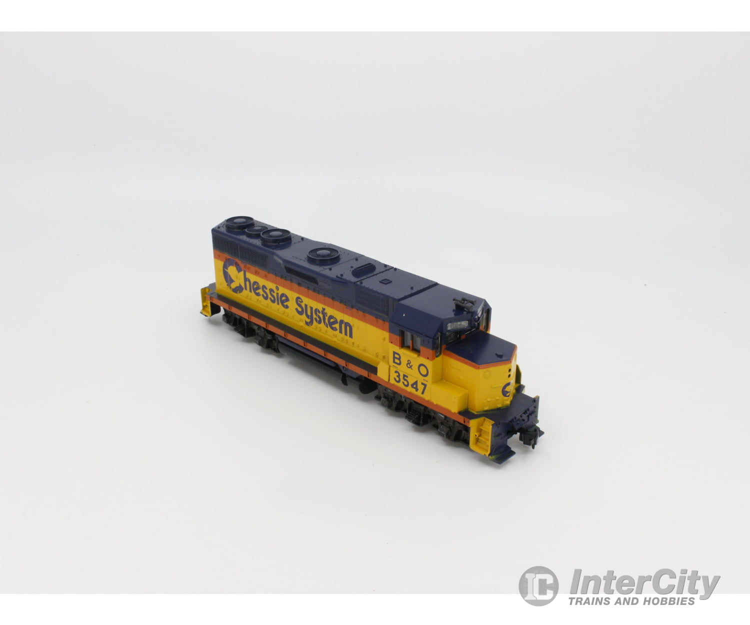 Athearn 4208 Ho Gp-35 Pwd Locomotive (Painted As Chessie System) 3547 Analog Dc Locomotives