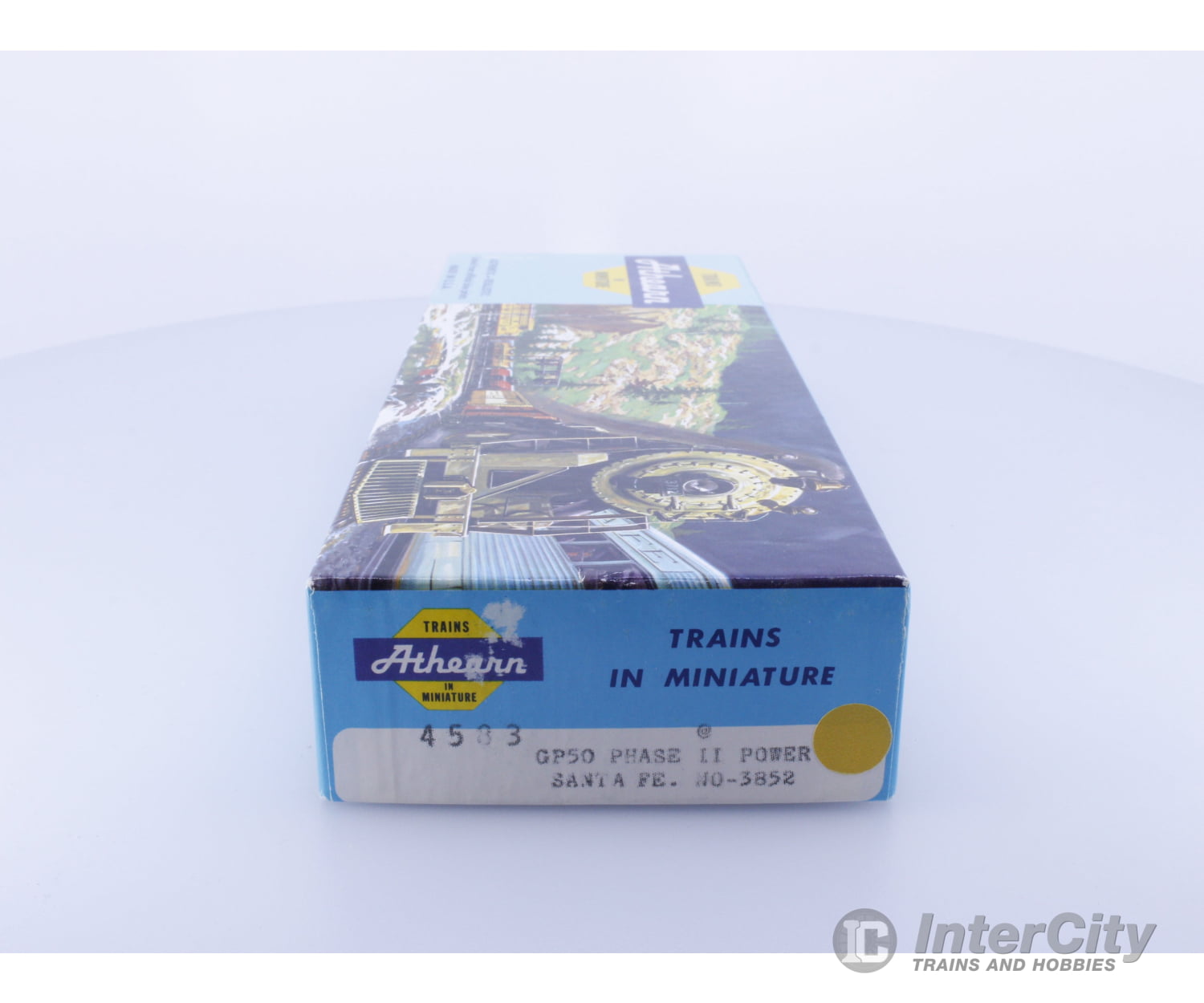 Athearn 4583 HO GP50 Phase 2 Santa Fe (SF) 3852 Analog DC Locomotives