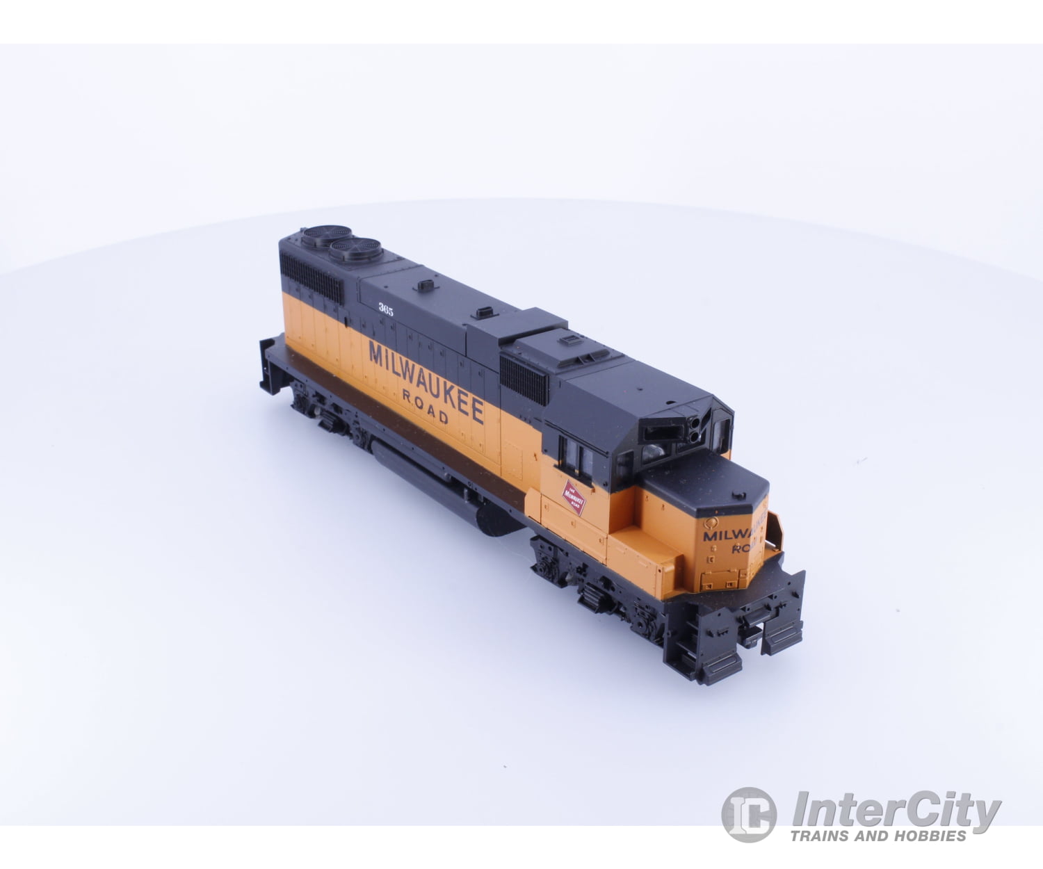 Athearn 4606 HO GP38-2 Diesel Locomotive Milwaukee Road (MILW) 365 Analog DC Locomotives