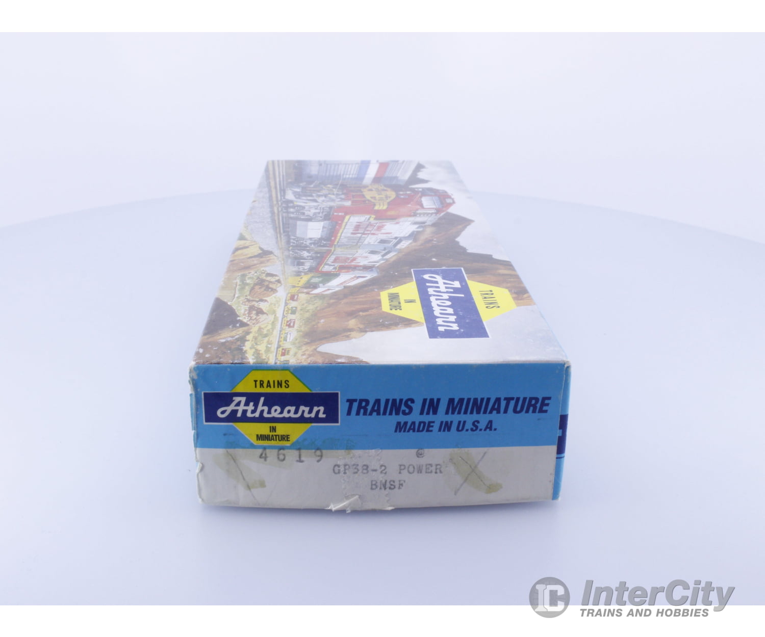 Athearn 4619 HO GP38-2 Burlington Northern Santa Fe (BNSF) 2099 Analog DC (B) Locomotives