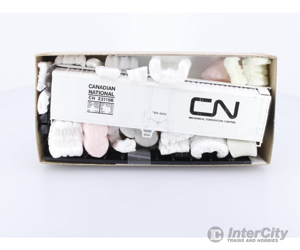 Athearn 498-1 HO 50 Mechanical Reefer (white w/black ends) Canadian National (CN) 231156 Freight Cars