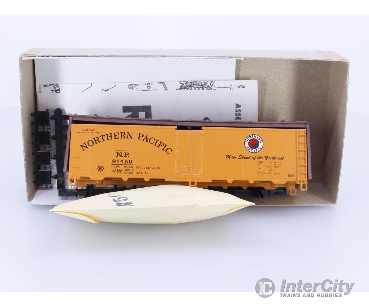 Athearn 5028 HO 40’ Reefer Kit Northern Pacific (NP) 91450 (#1) Freight Cars