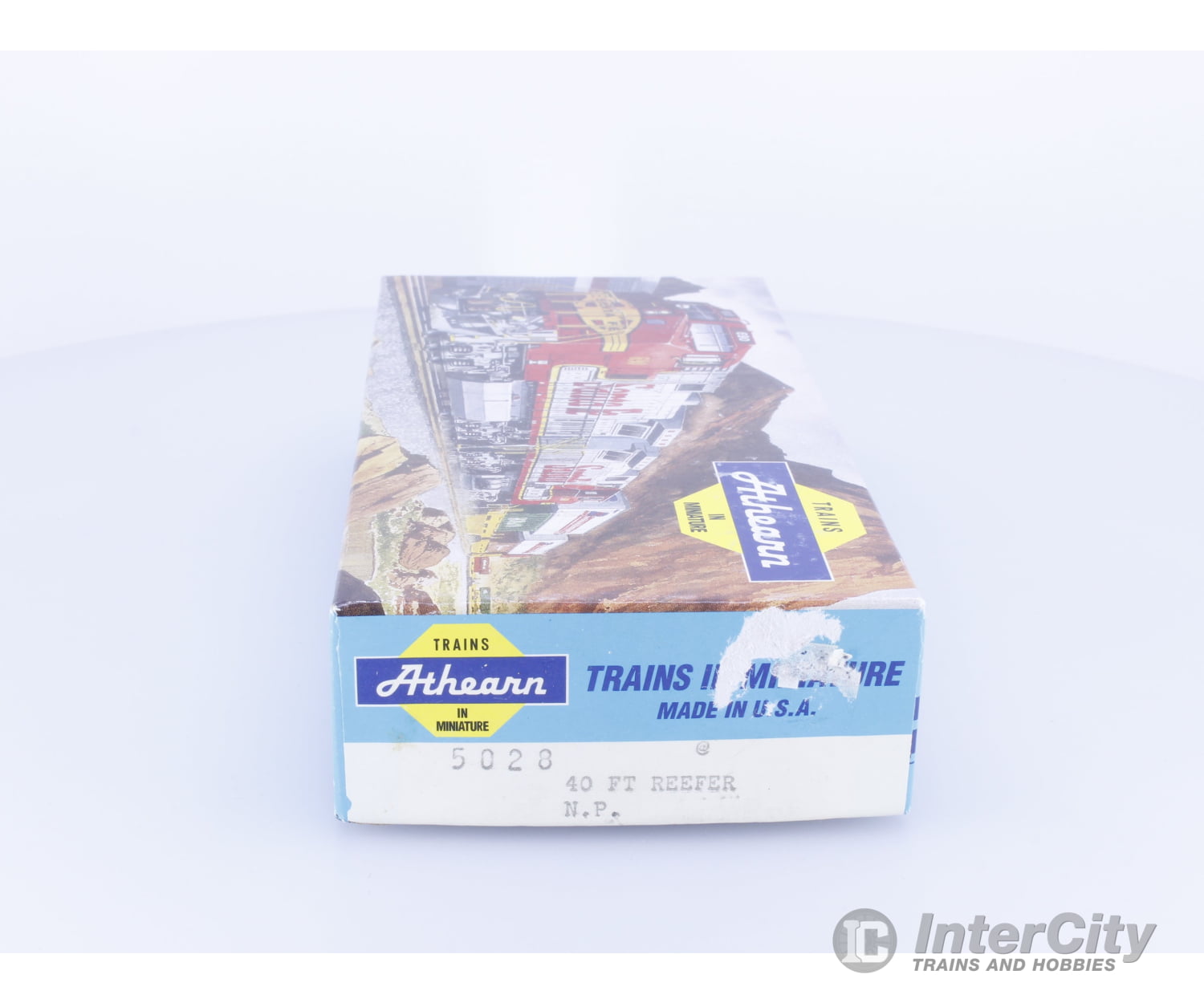 Athearn 5028 HO 40’ Reefer Kit Northern Pacific (NP) 91450 (#1) Freight Cars