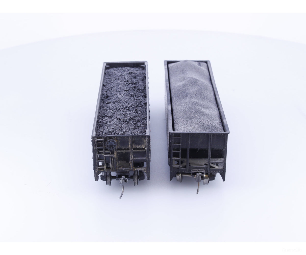 Athearn 5402 HO 2 x 34’ Hopper Cars with Load and one with Weathering Canadian Pacific (CP) 359163/359943 - Freight Cars