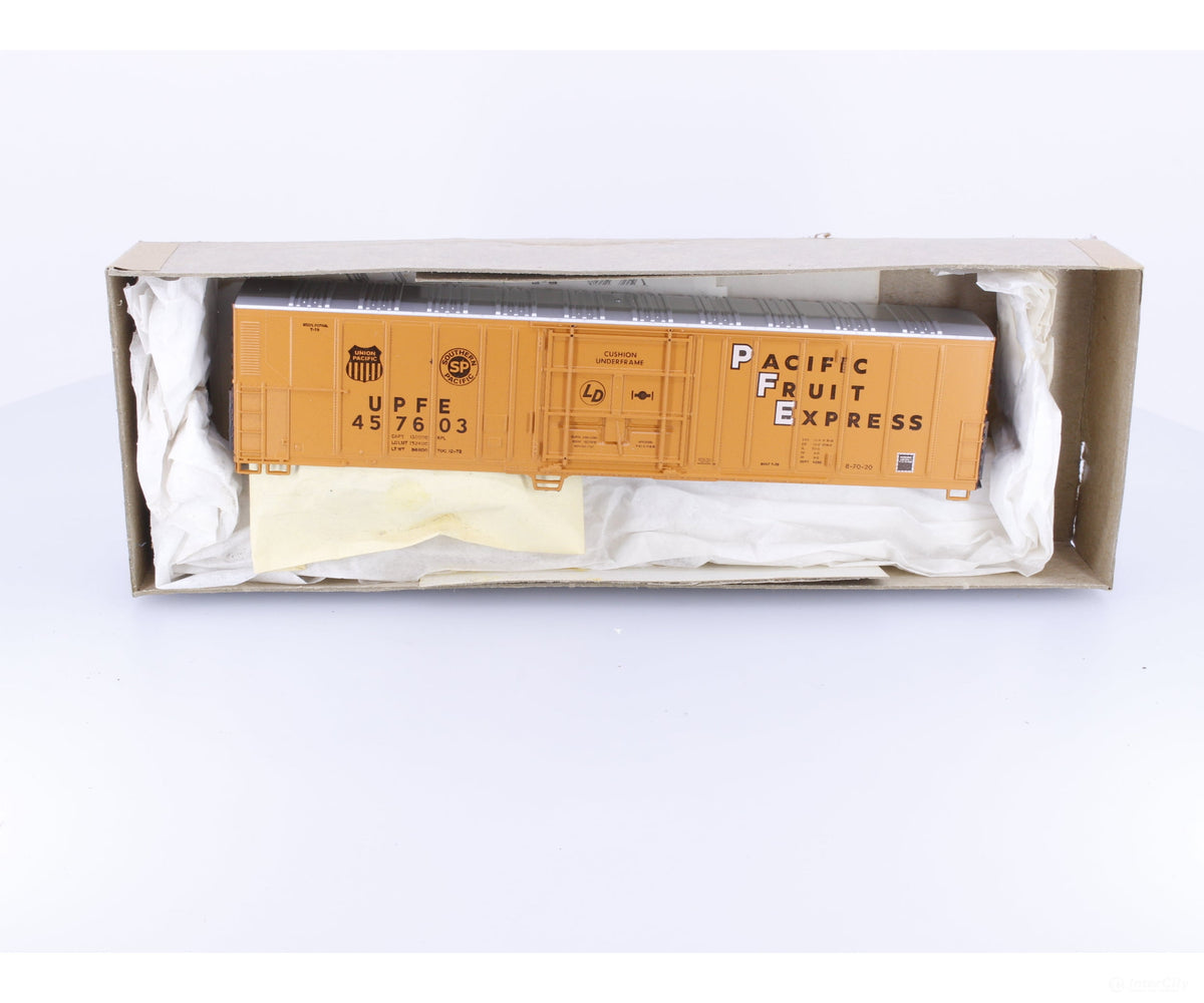 Athearn 5465 HO 57’ Mechanical Reefer Kit Pacific Fruit Express (PFE) 457603 - Freight Cars