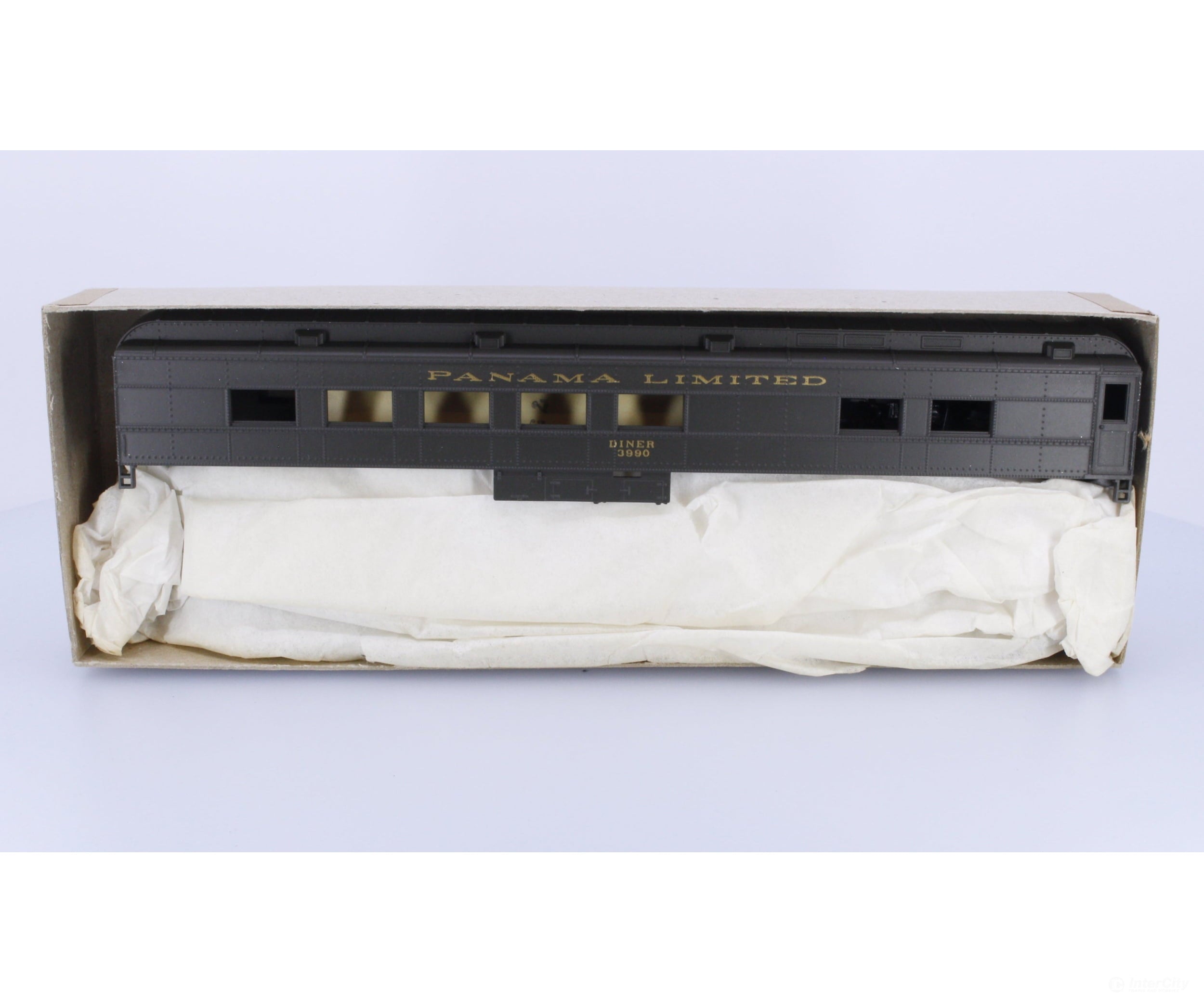 Athearn 5612 HO Diner Car Kit Illinois Central (IC) Panama Limited 3990 Passenger Cars