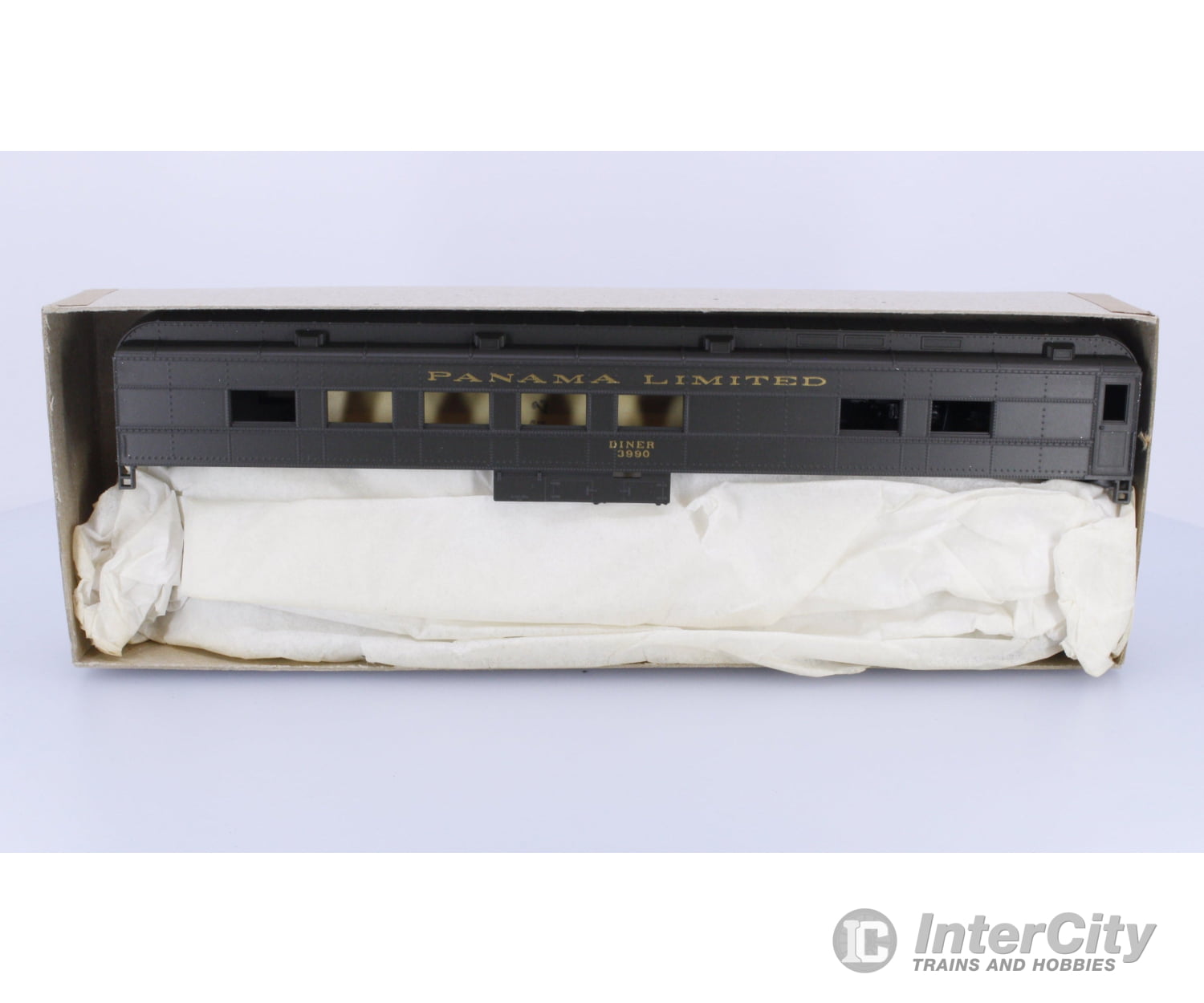 Athearn 5612 HO Diner Car Kit Illinois Central (IC) Panama Limited 3990 Passenger Cars