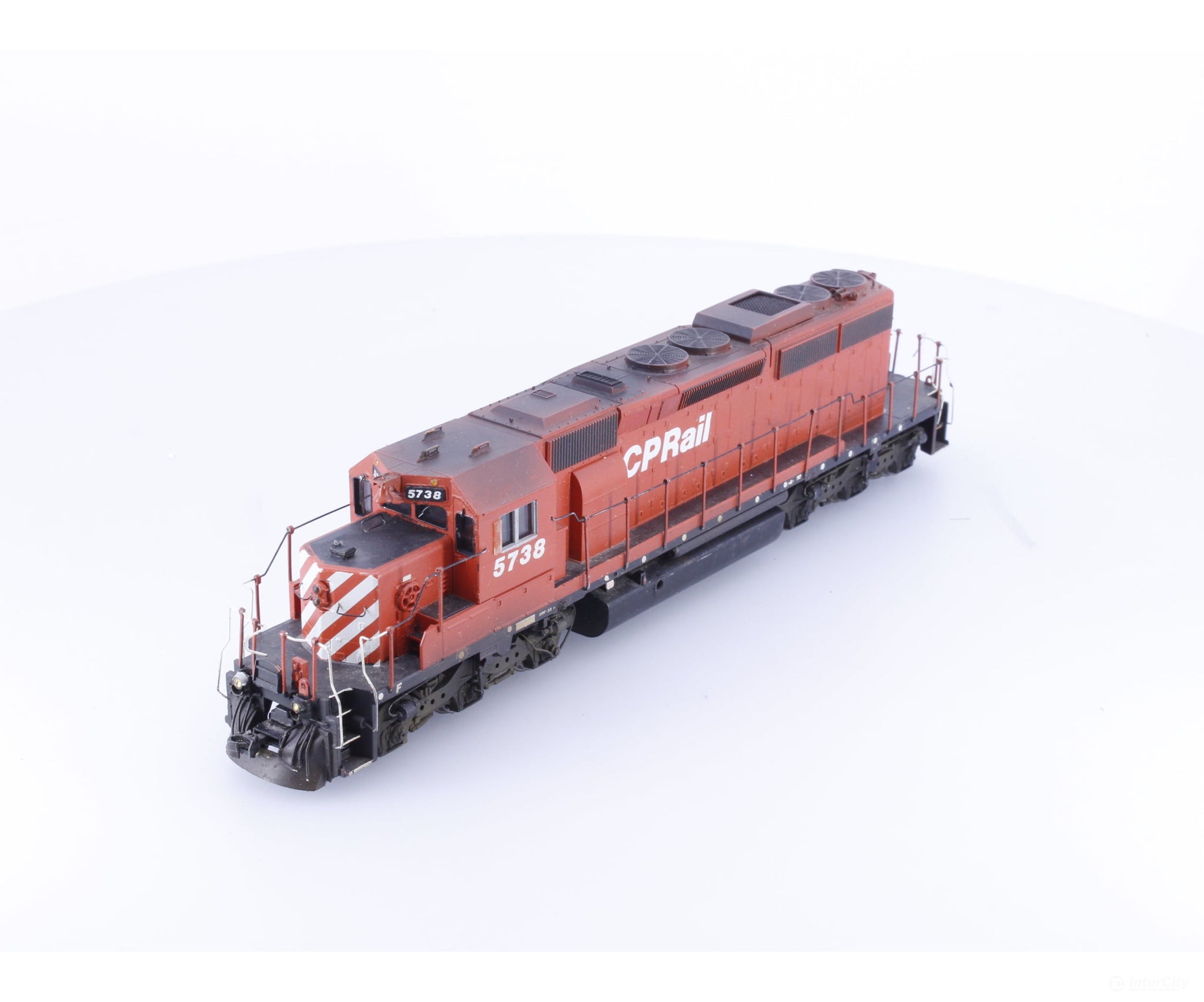 Athearn 5738 HO SD40-2 Diesel Locomotive Canadian Pacific (CP) 5738 Analog DC - Locomotives