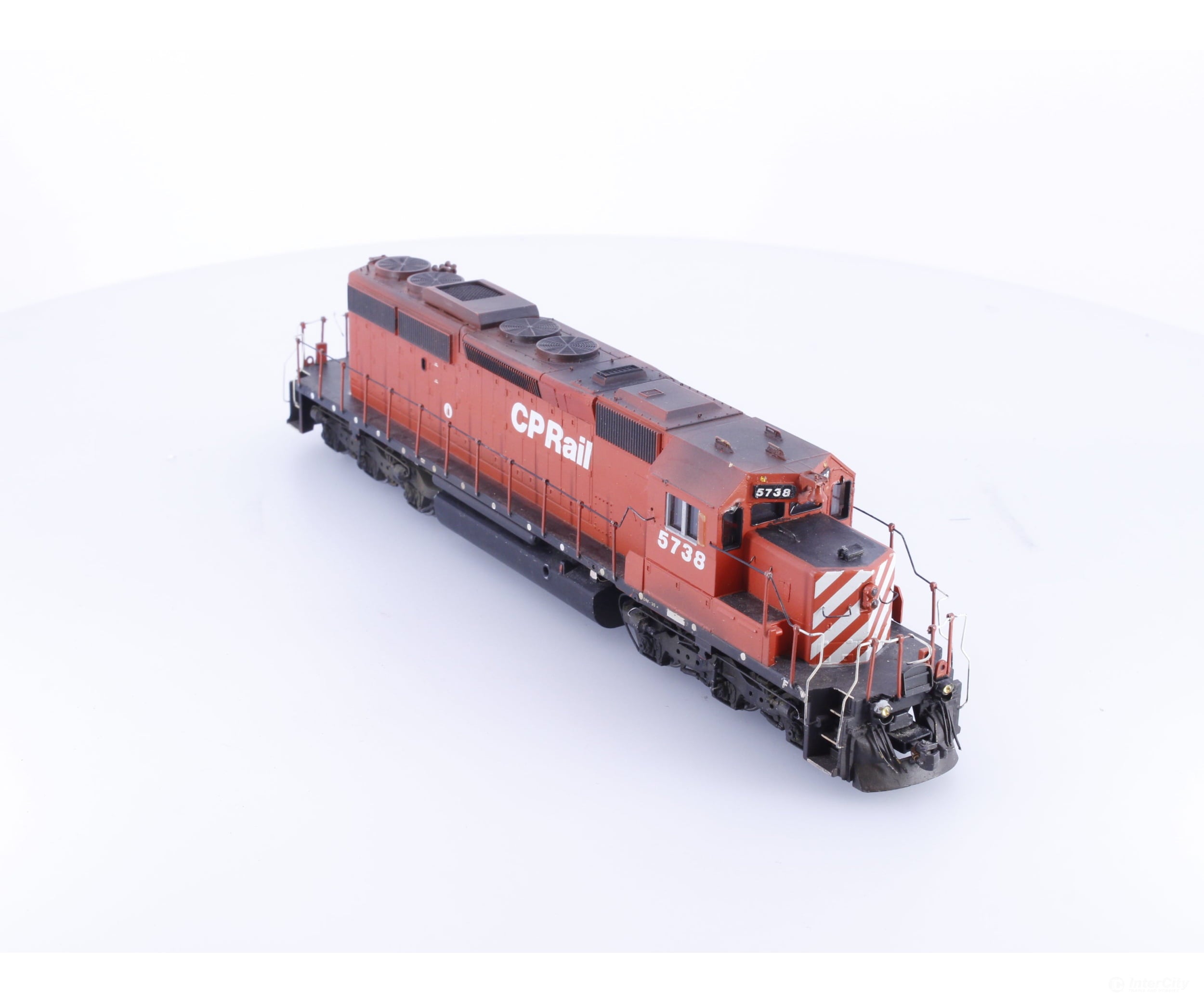 Athearn 5738 HO SD40-2 Diesel Locomotive Canadian Pacific (CP) 5738 Analog DC - Locomotives