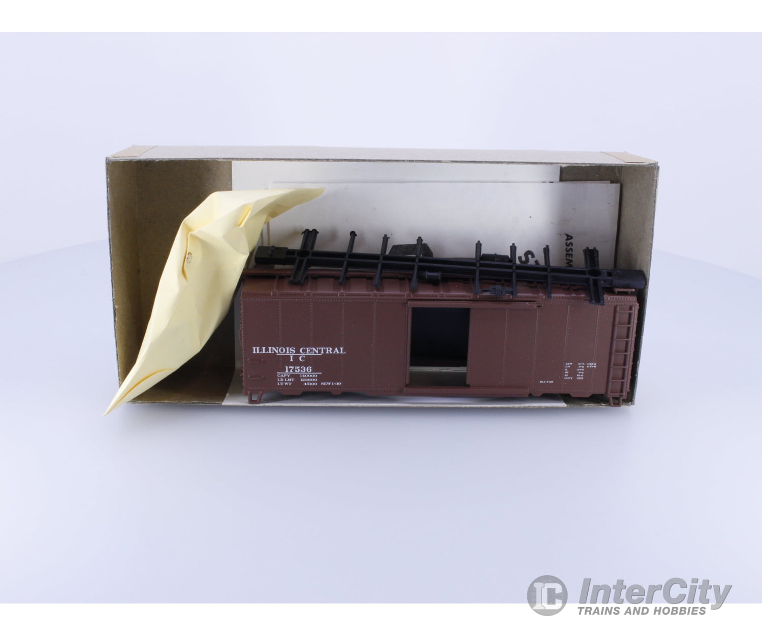 Athearn 5974 HO 40’ Box Car Kit Illinois Central (IC) 17536 Freight Cars