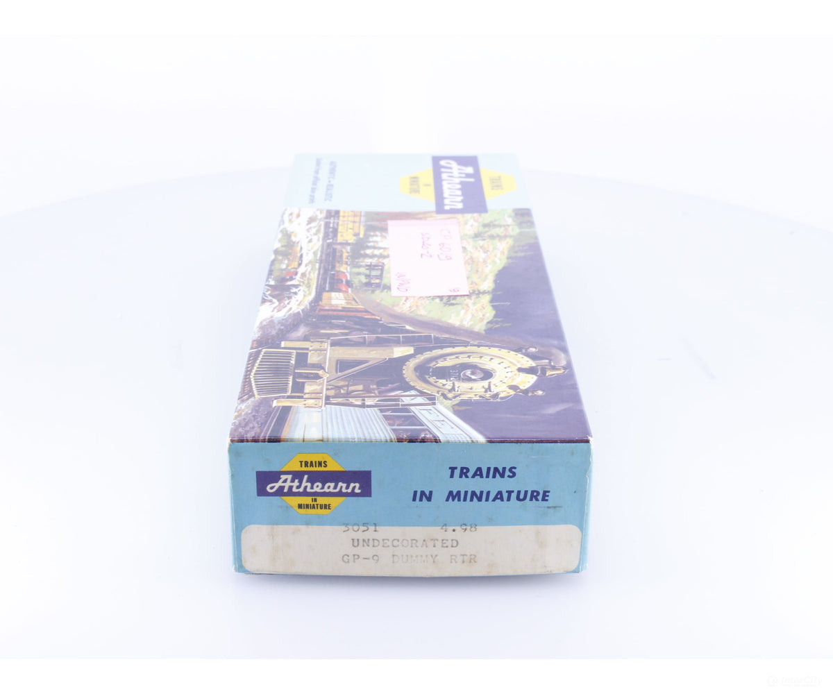 Athearn 6019 HO SD40-2 Dummy Diesel Locomotive Canadian Pacific (CP) 6019 - Locomotives