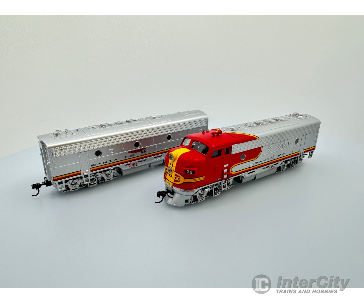 Athearn 8021 Ho Santa Fe F7A-B Set (Sf) 39 Analog Dc Locomotives