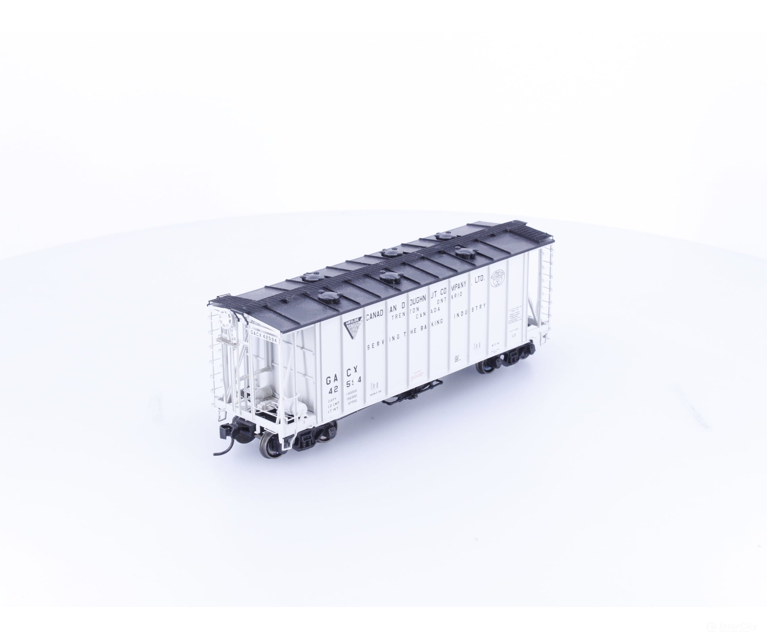 Athearn 87589 HO 40’ 2600 CF Airslide Hopper Canadian Doughnut Co (GACX) 42594 - Freight Cars