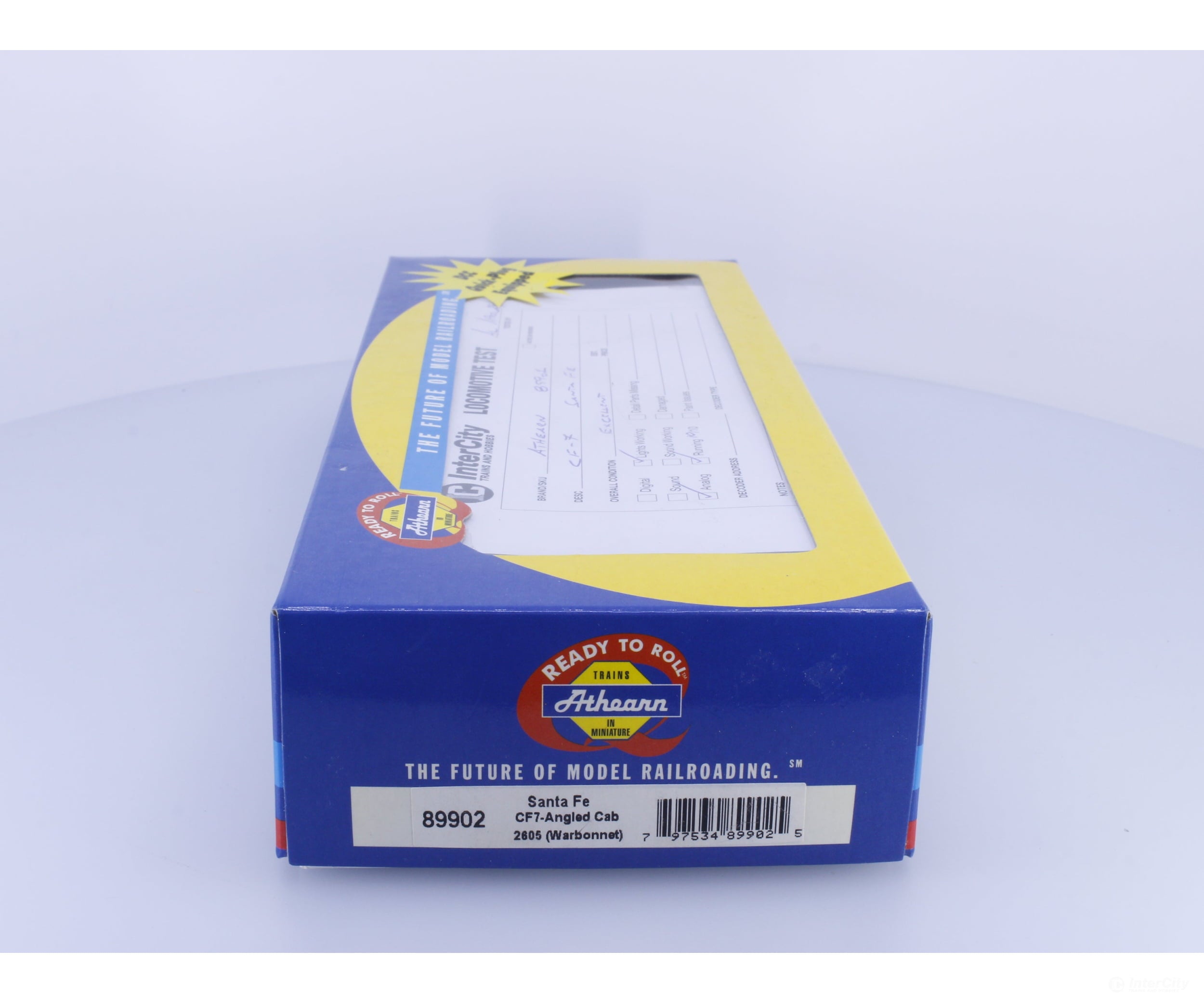 Athearn 89902 HO CF-7 Angled Cab Warbonnet Diesel Locomotive Santa Fe (SF) 2605 DCC Ready - Locomotives