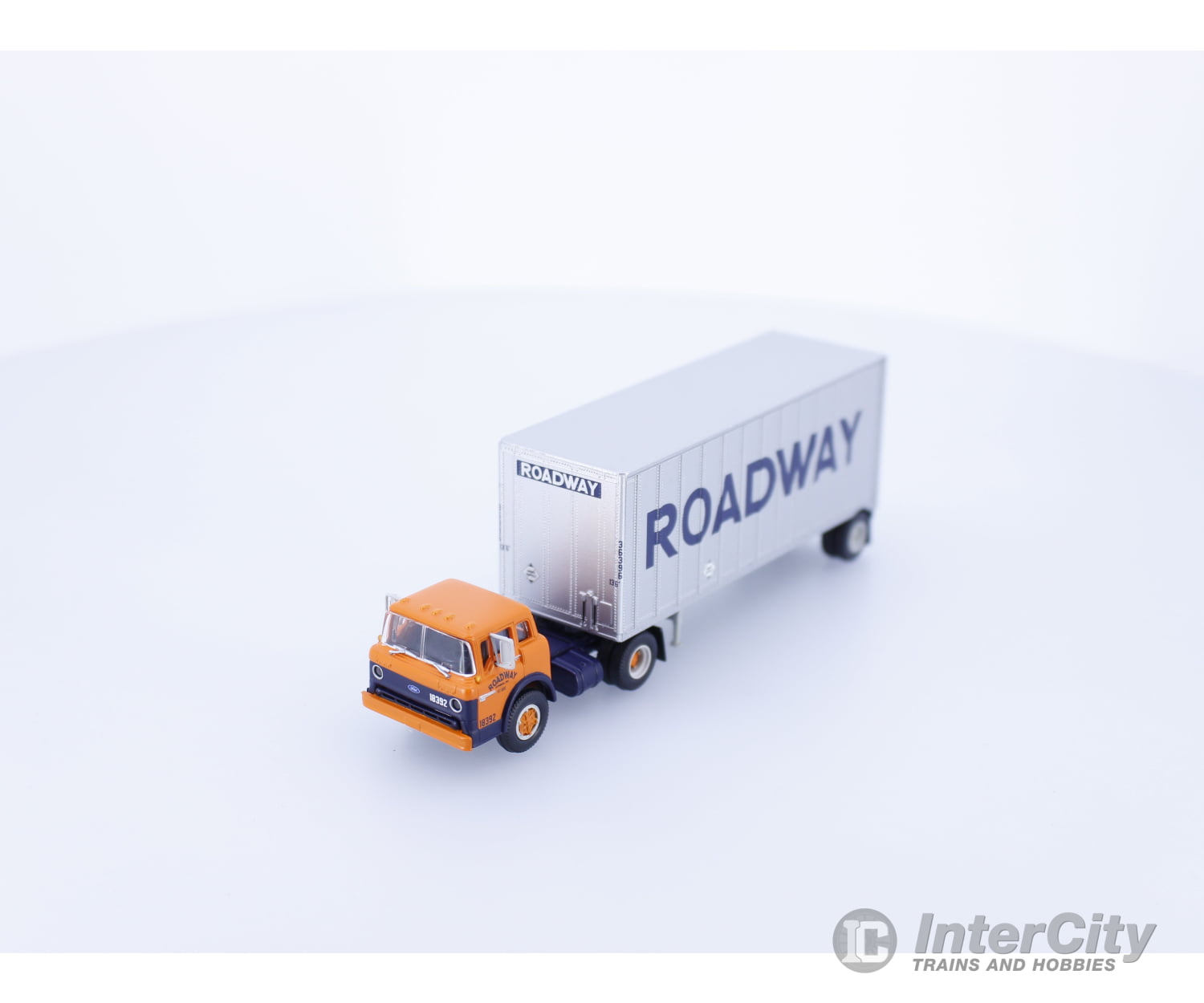 Athearn 91002 HO Roadway Ford C AND 28’ Wedge Trailer Vehicles