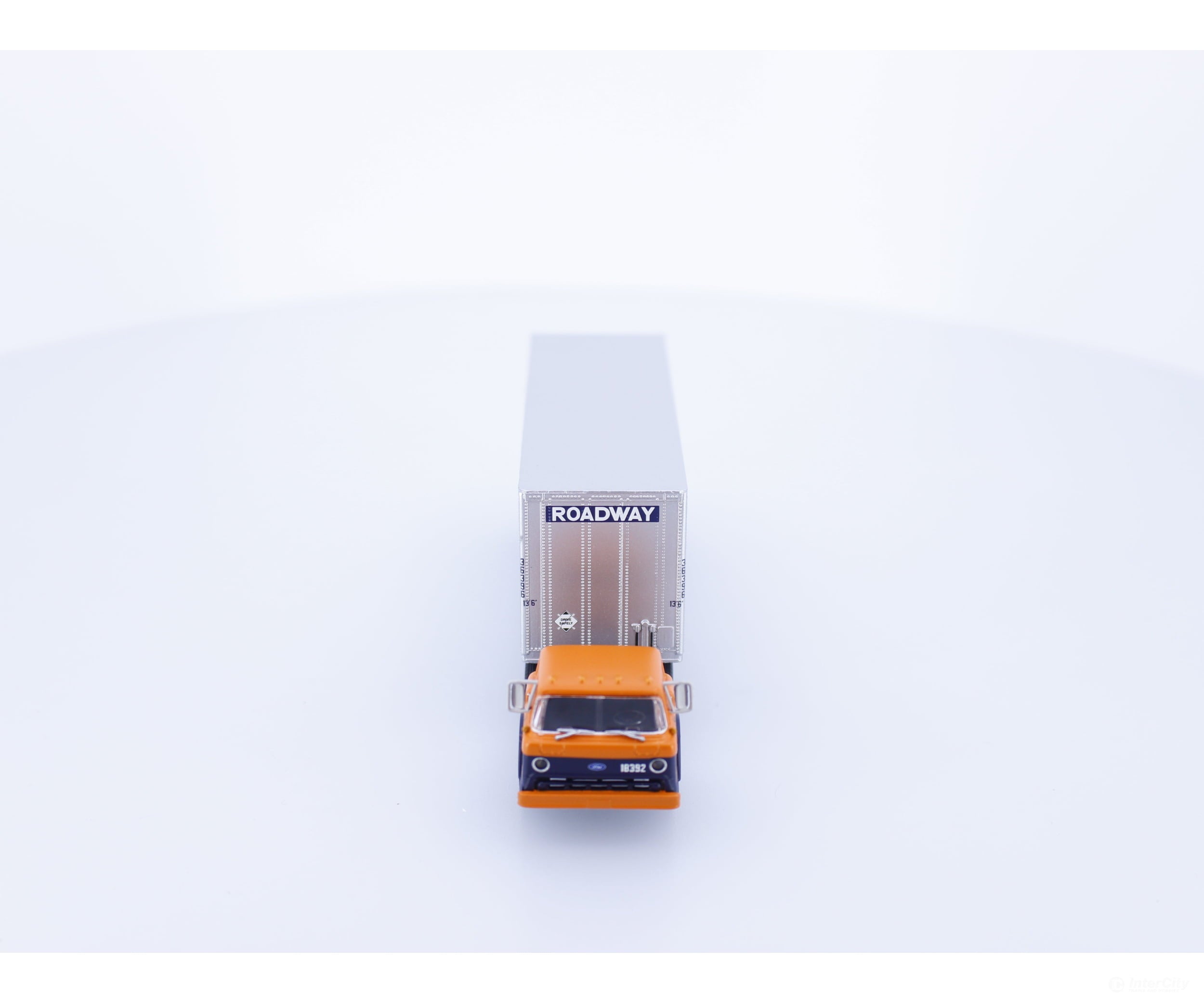 Athearn 91002 HO Roadway Ford C AND 28’ Wedge Trailer Vehicles