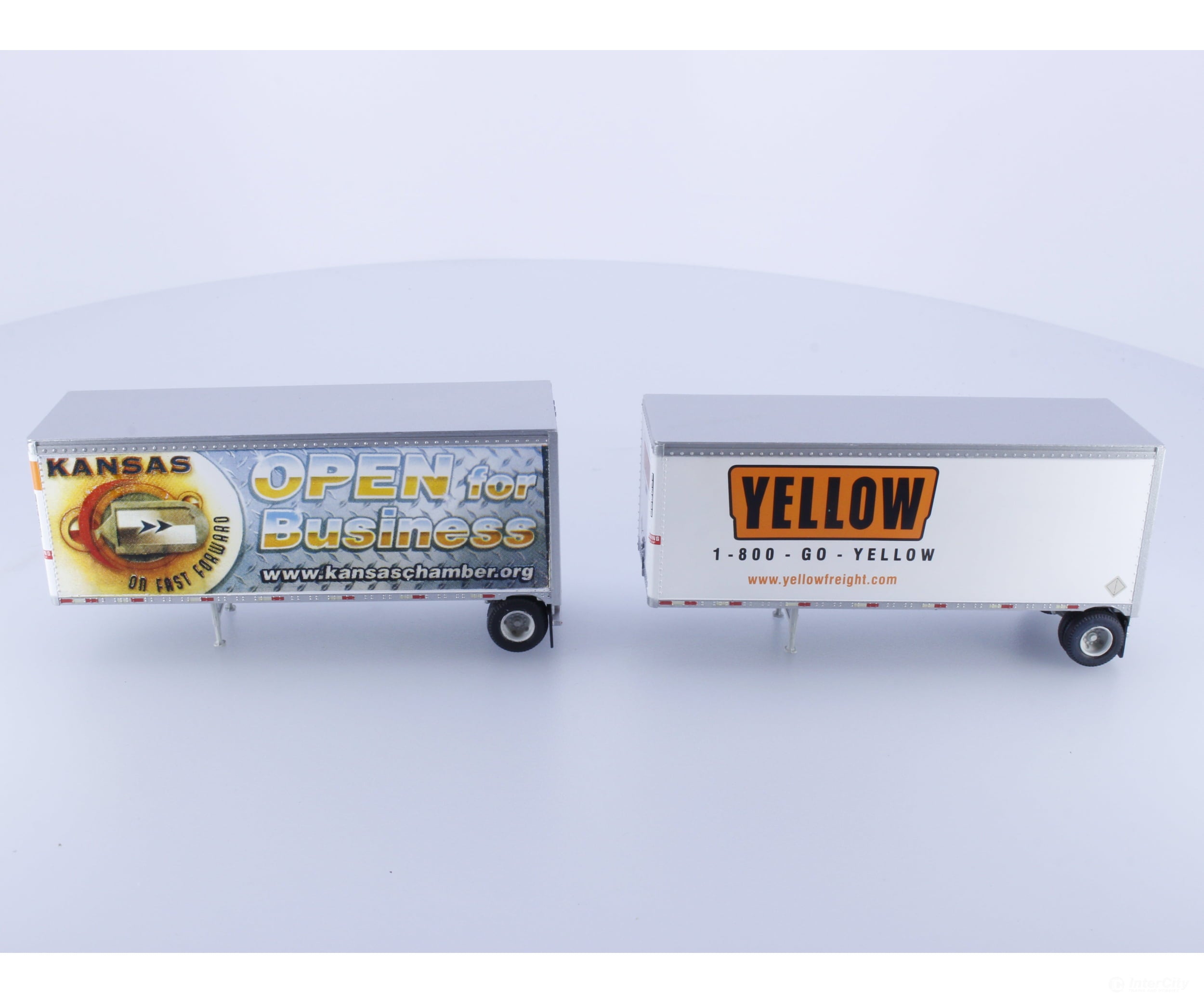 Athearn 91051 Ho Two 28’ Wedge Trailers & Dolly Na Freight Loads Containers