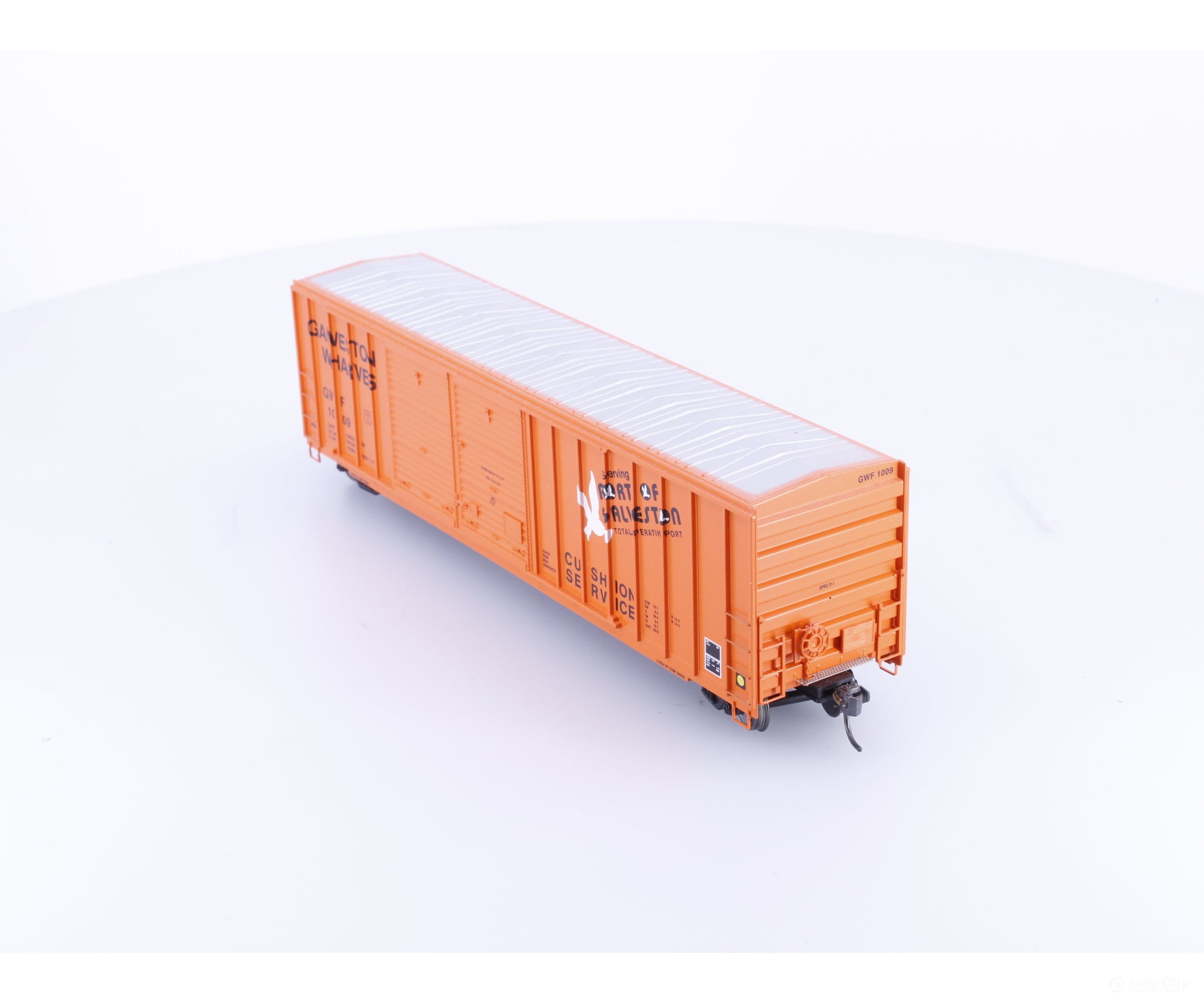 Athearn 92939 HO 50’ FMC Offset Double Door Boxcar Galveston Wharves (GWF) 1009 - Freight Cars