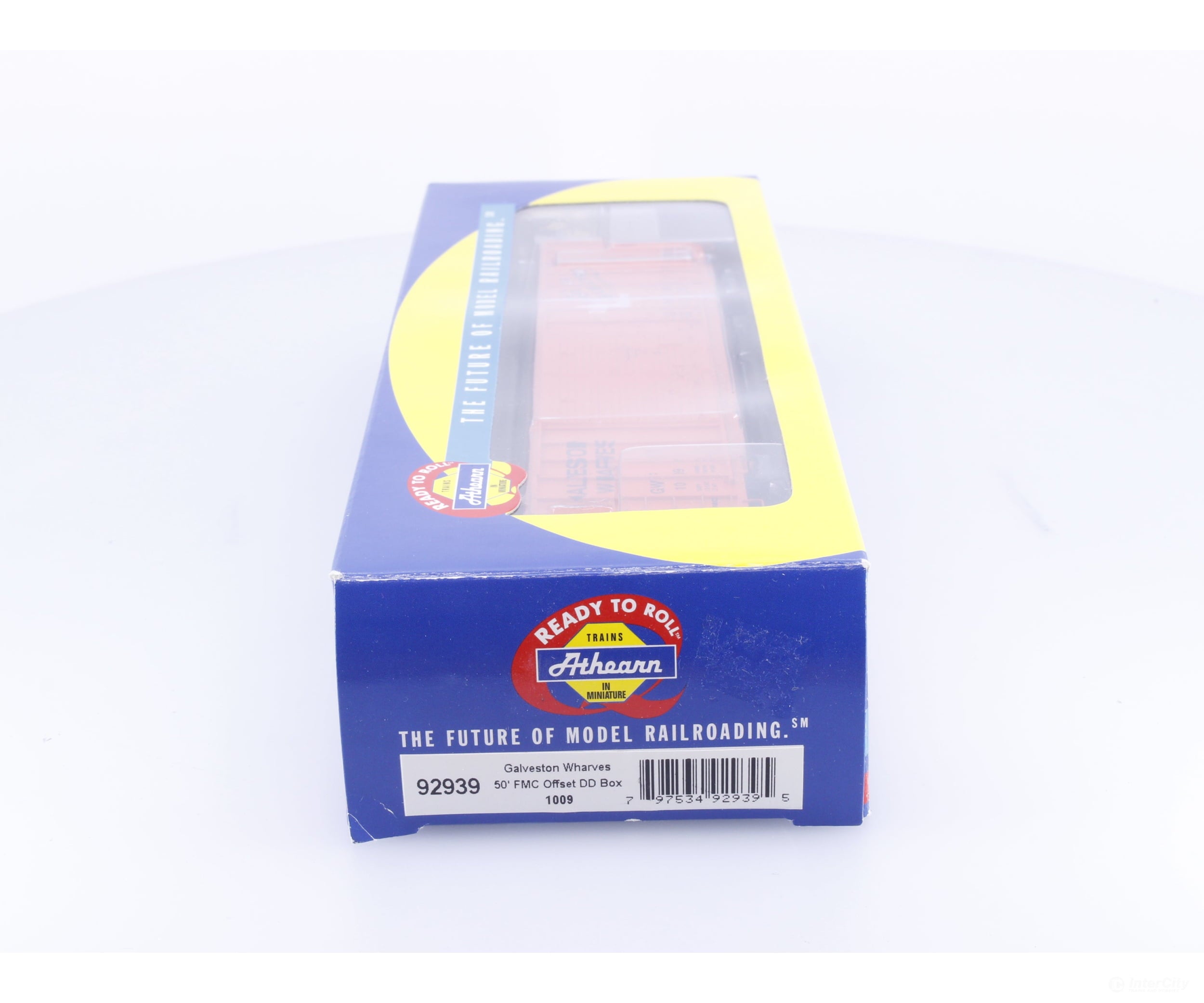 Athearn 92939 HO 50’ FMC Offset Double Door Boxcar Galveston Wharves (GWF) 1009 - Freight Cars