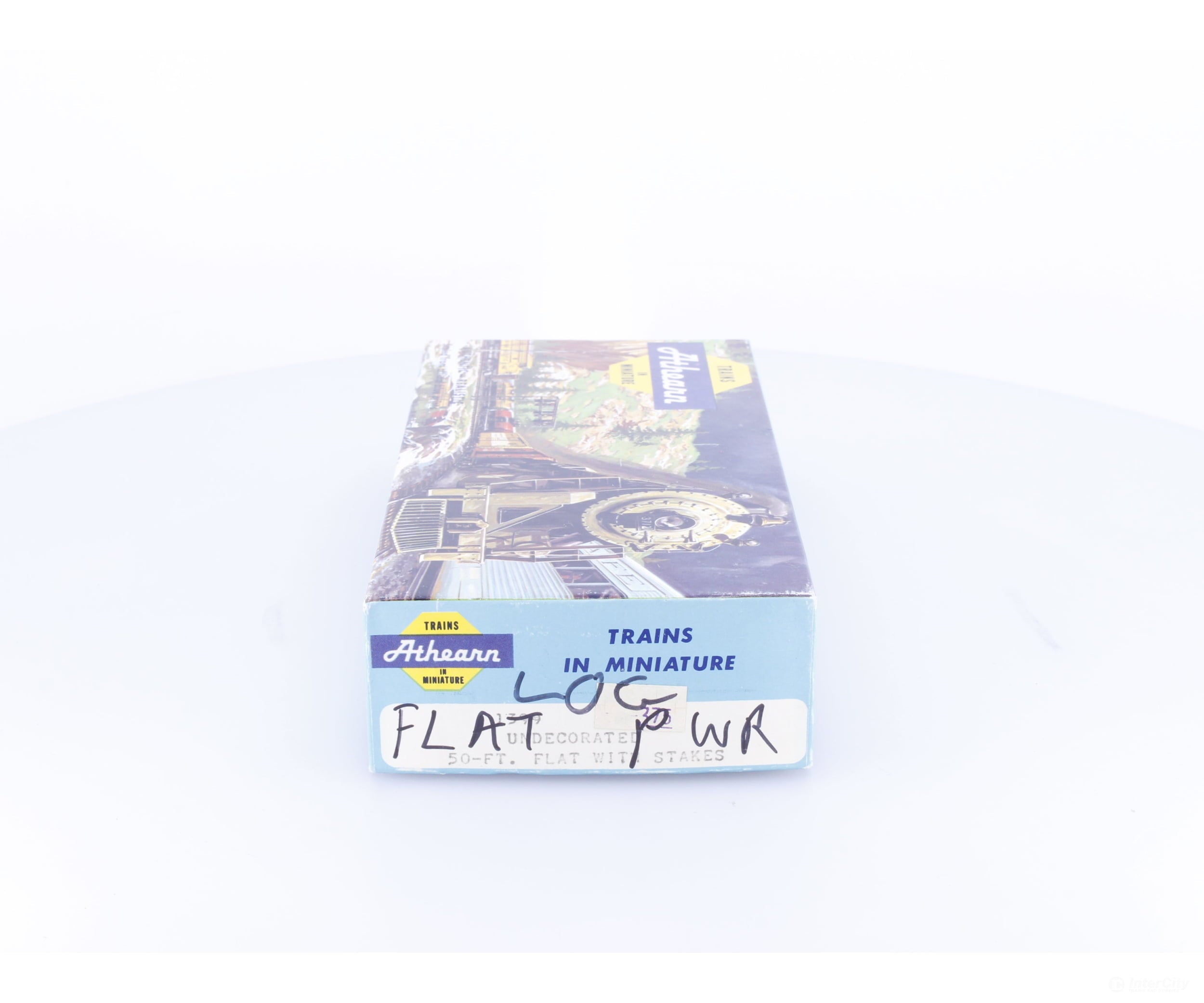 Athearn 93302 HO Flat Car with Stakes Atchison Topeka and Santa Fe (ATSF) 93302 - Freight Cars
