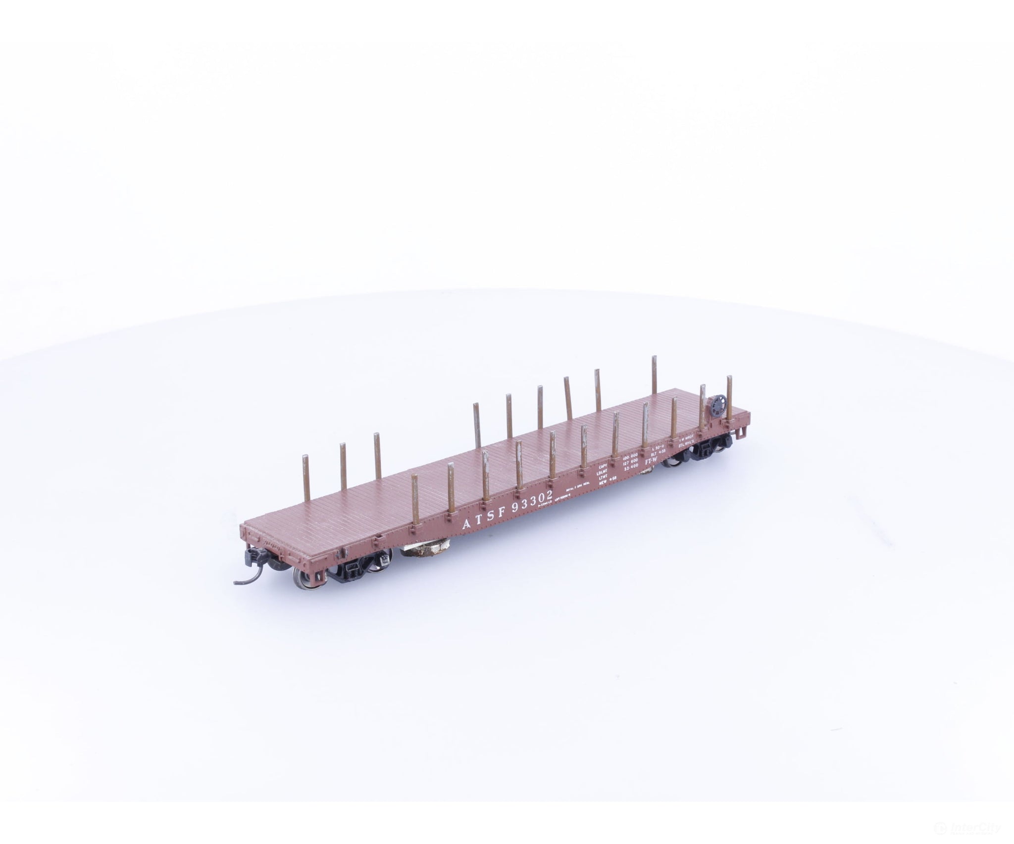 Athearn 93302 HO Flat Car with Stakes Atchison Topeka and Santa Fe (ATSF) 93302 - Freight Cars