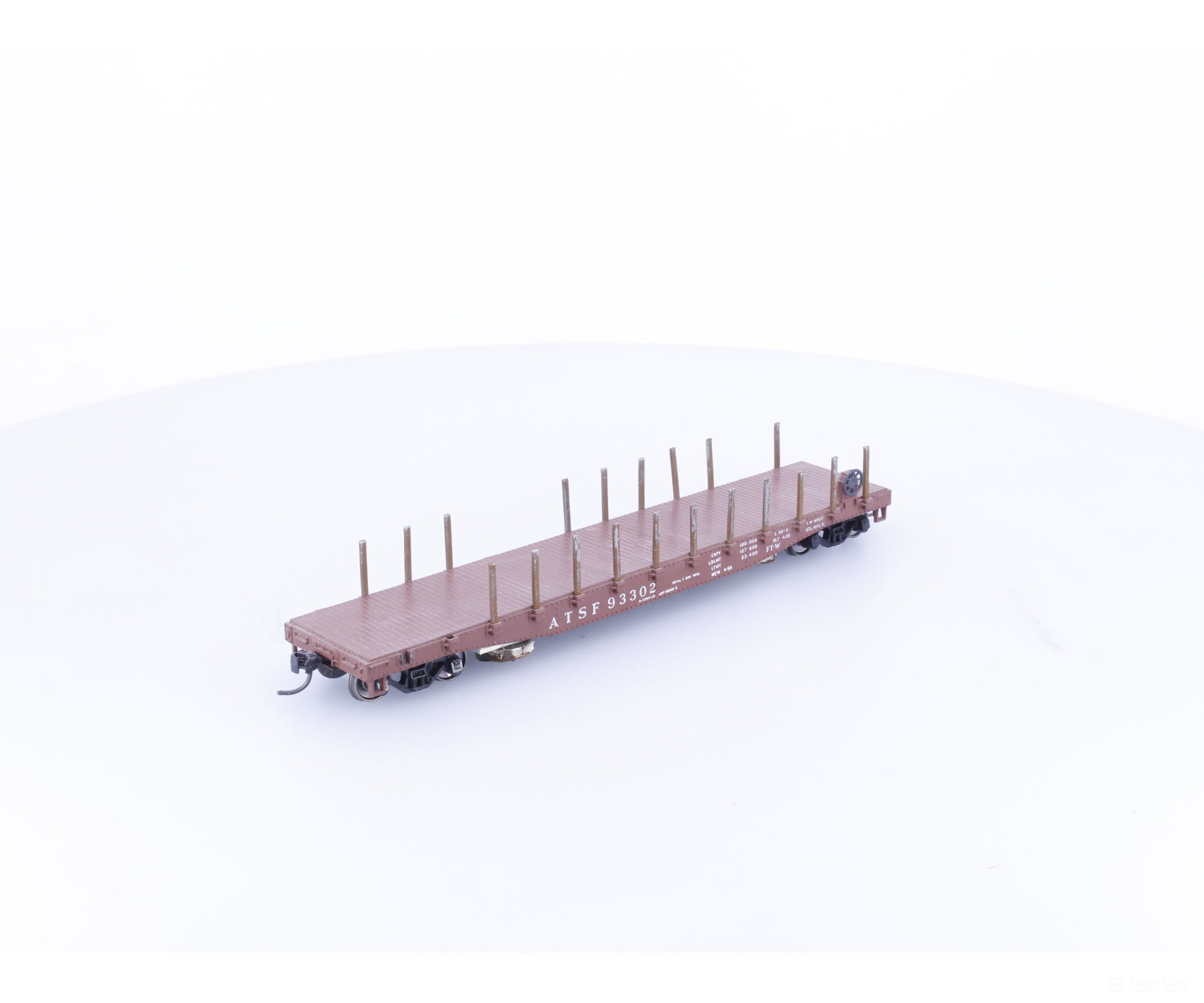 Athearn 93302 HO Flat Car with Stakes Atchison Topeka and Santa Fe (ATSF) 93302 - Freight Cars