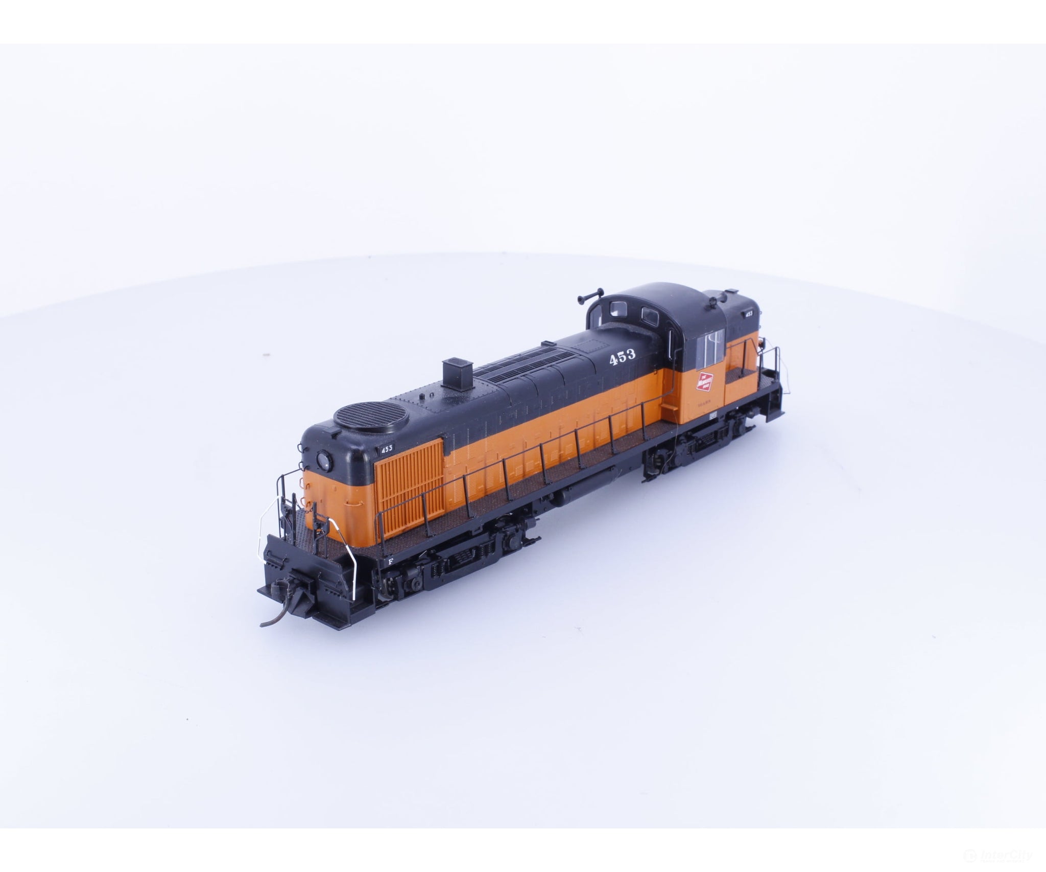 Athearn 94056 HO RS-3 Diesel Locomotive Milwaukee Road (MILW) 453 DCC - Locomotives