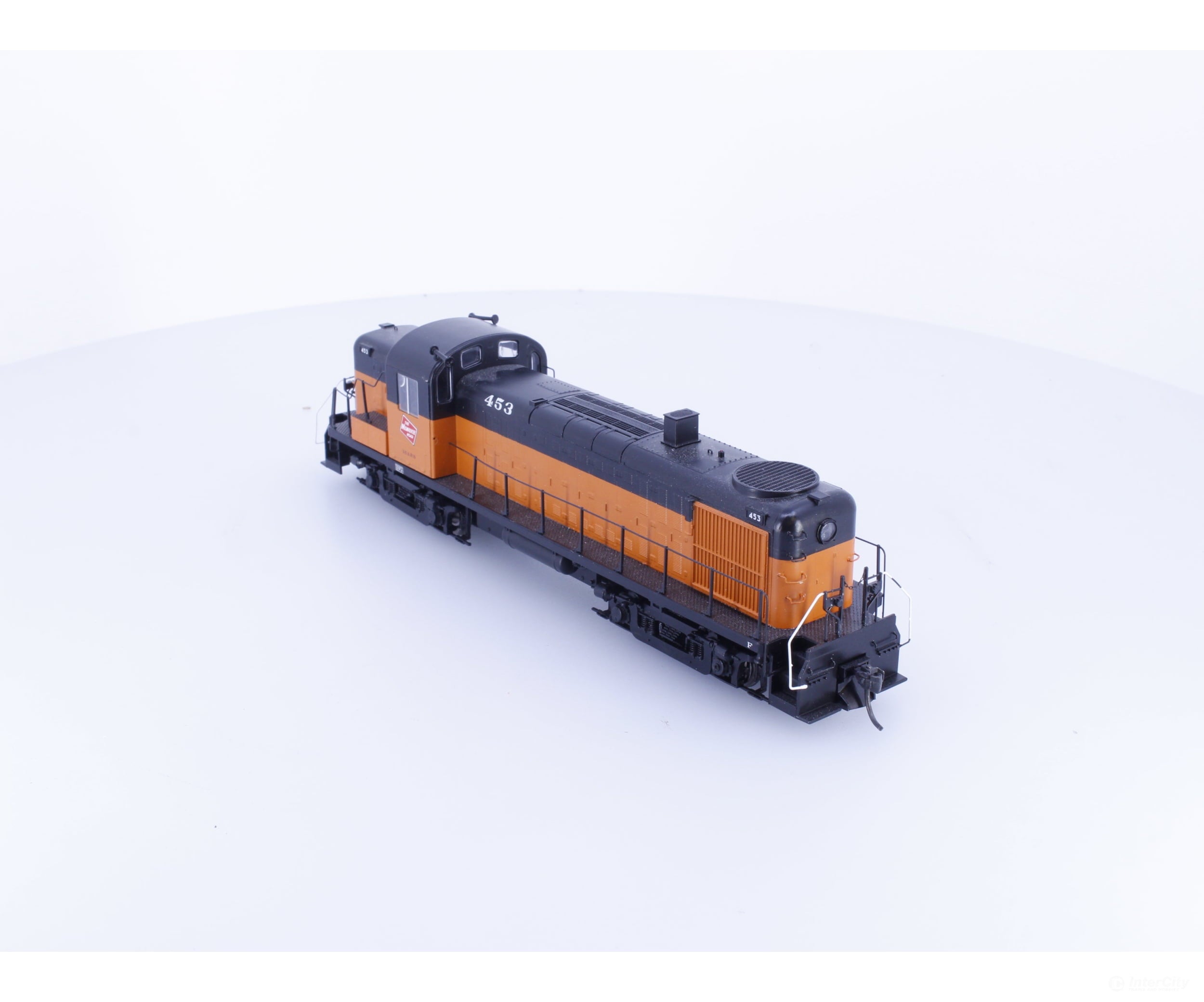 Athearn 94056 HO RS-3 Diesel Locomotive Milwaukee Road (MILW) 453 DCC - Locomotives