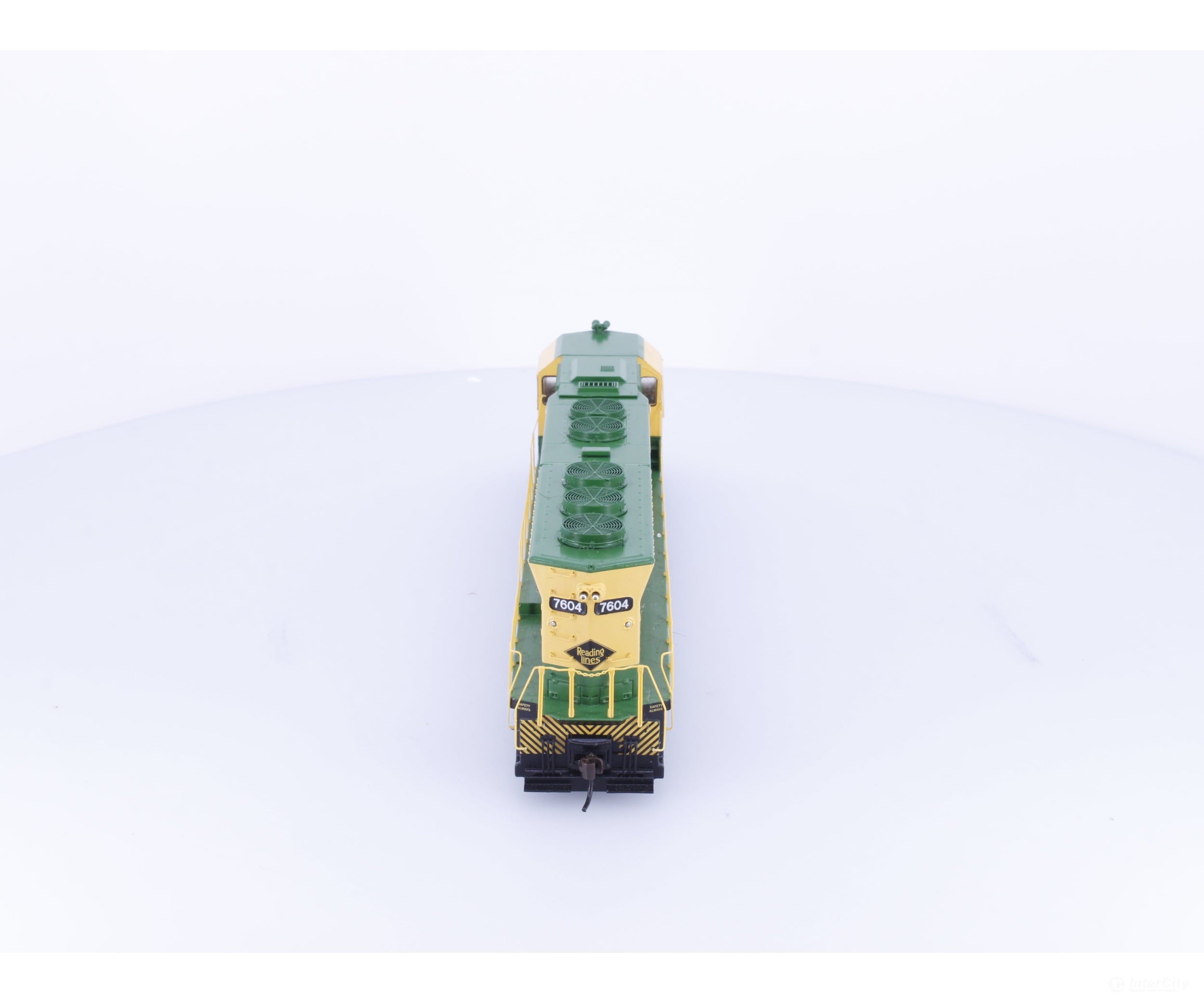 Athearn 95434 HO SD45 Diesel Locomotive Reading (RL) 7604 DCC Ready - Locomotives
