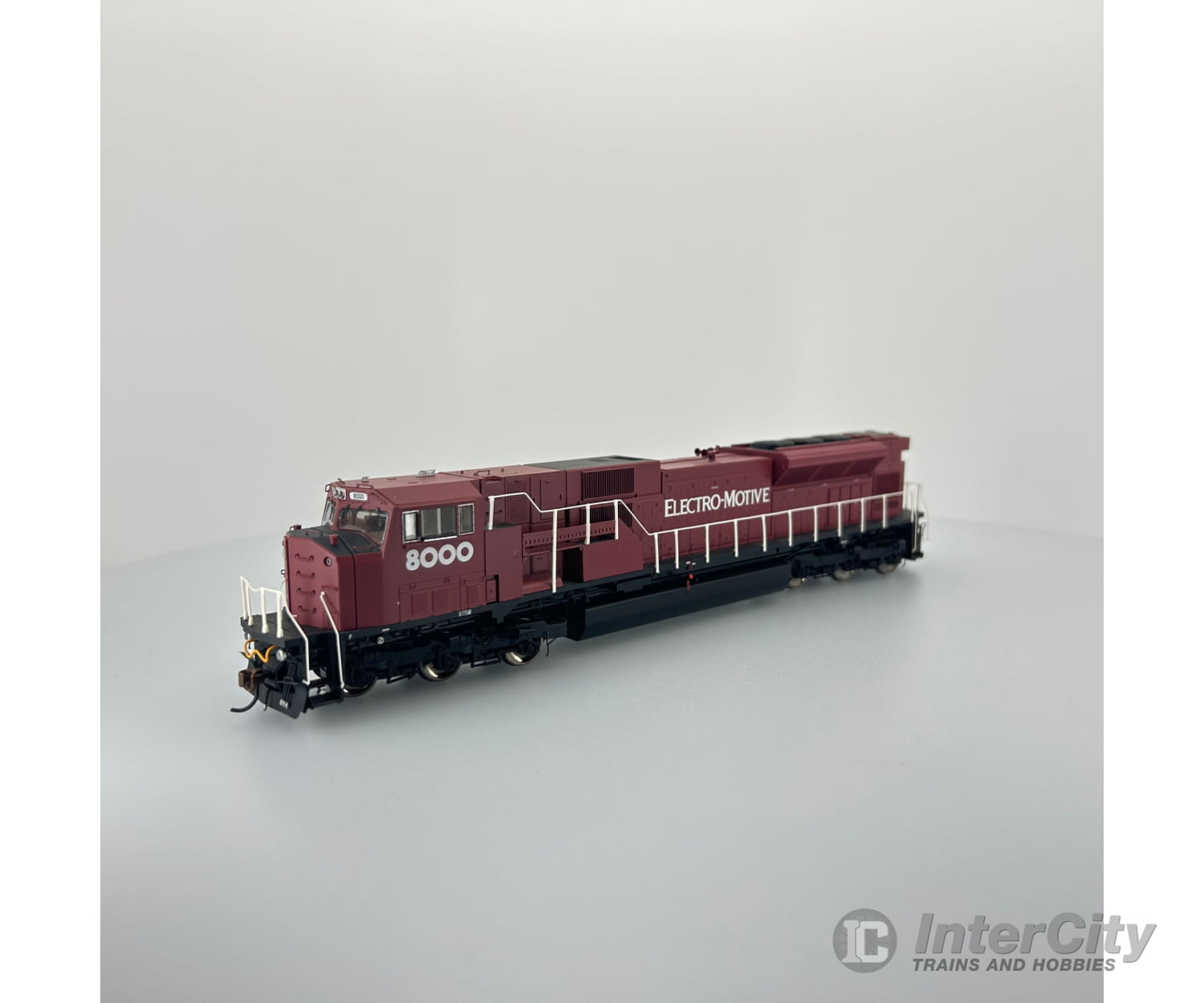 Athearn Athg27351 Ho Sd80Mac Locomotive Dcc & Sound - Emd #8000 #27351 Locomotives