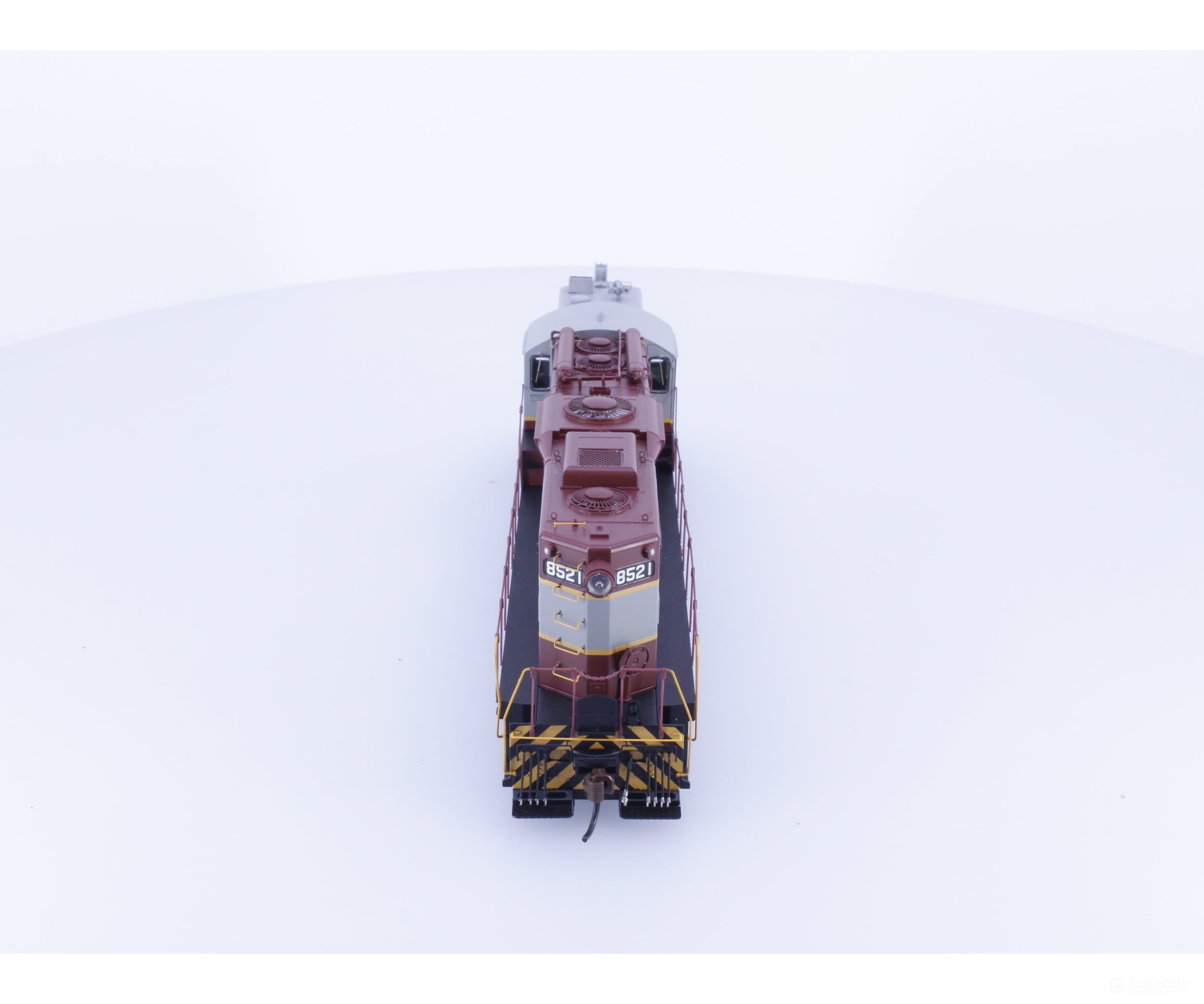Athearn ATHG62594 HO GP9 Diesel Locomotive Canadian Pacific (CP) 8521 DC Locomotives