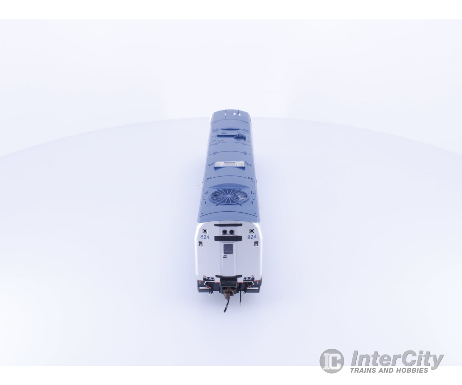 Athearn ATHG82380 HO P40DC Phase V Diesel Locomotive Amtrak (AMTK) 824 DCC & Sound Locomotives