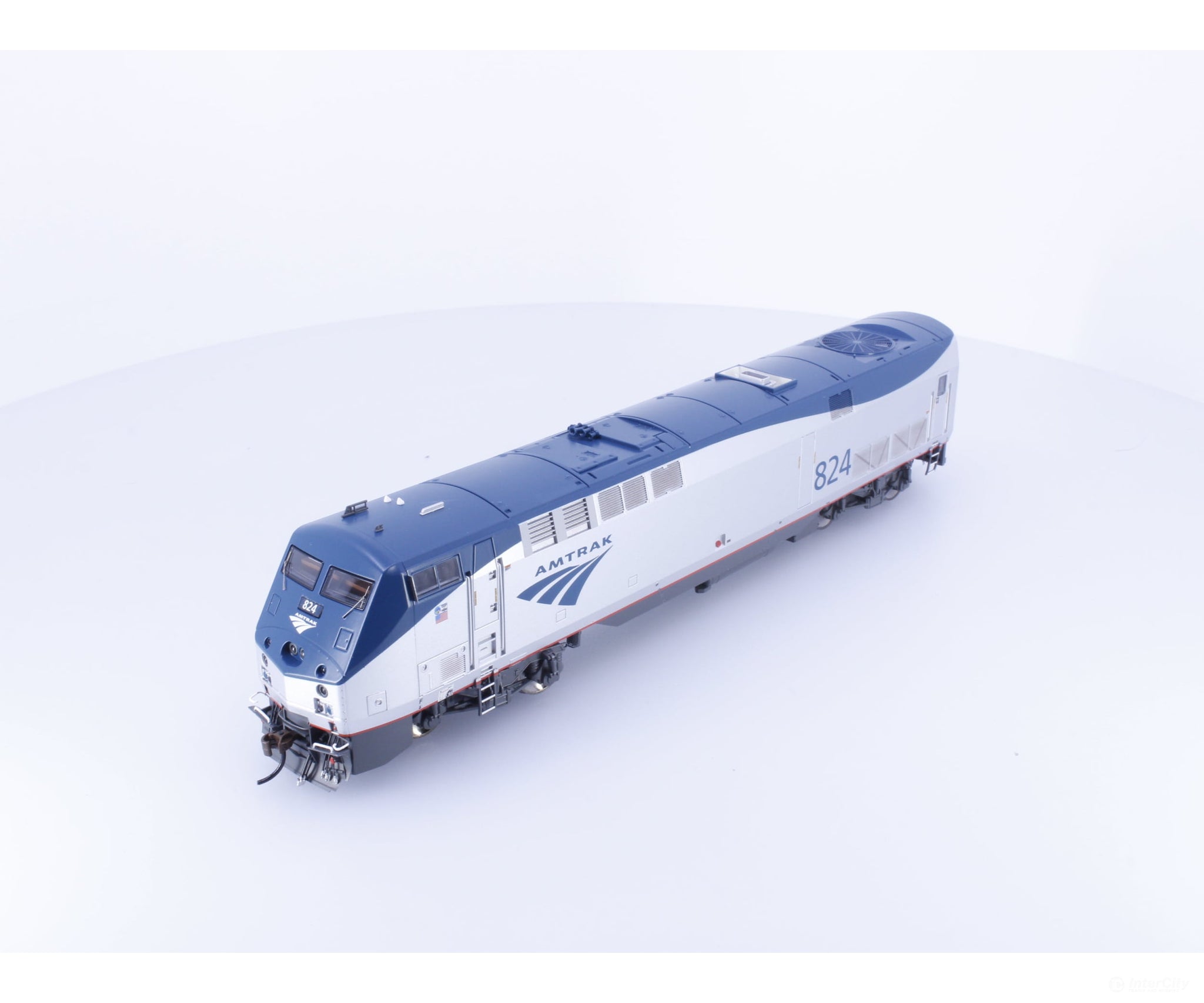 Athearn ATHG82380 HO P40DC Phase V Diesel Locomotive Amtrak (AMTK) 824 DCC & Sound Locomotives