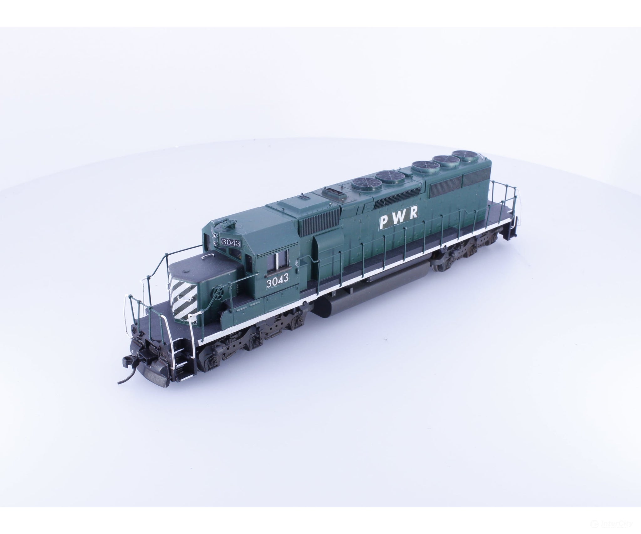 Athearn Bluebox 3043 HO EMD SD-40 Diesel Locomotive Custom Painted Port Washington Railway (PWR) 3043 DCC - Locomotives