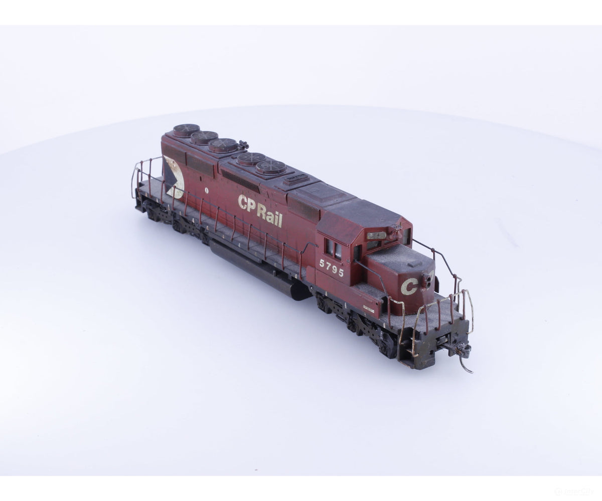 Athearn DUMMY HO SD40 Diesel Locomotive Dummy Only Weathered Canadian Pacific (CP) 5795 - Locomotives