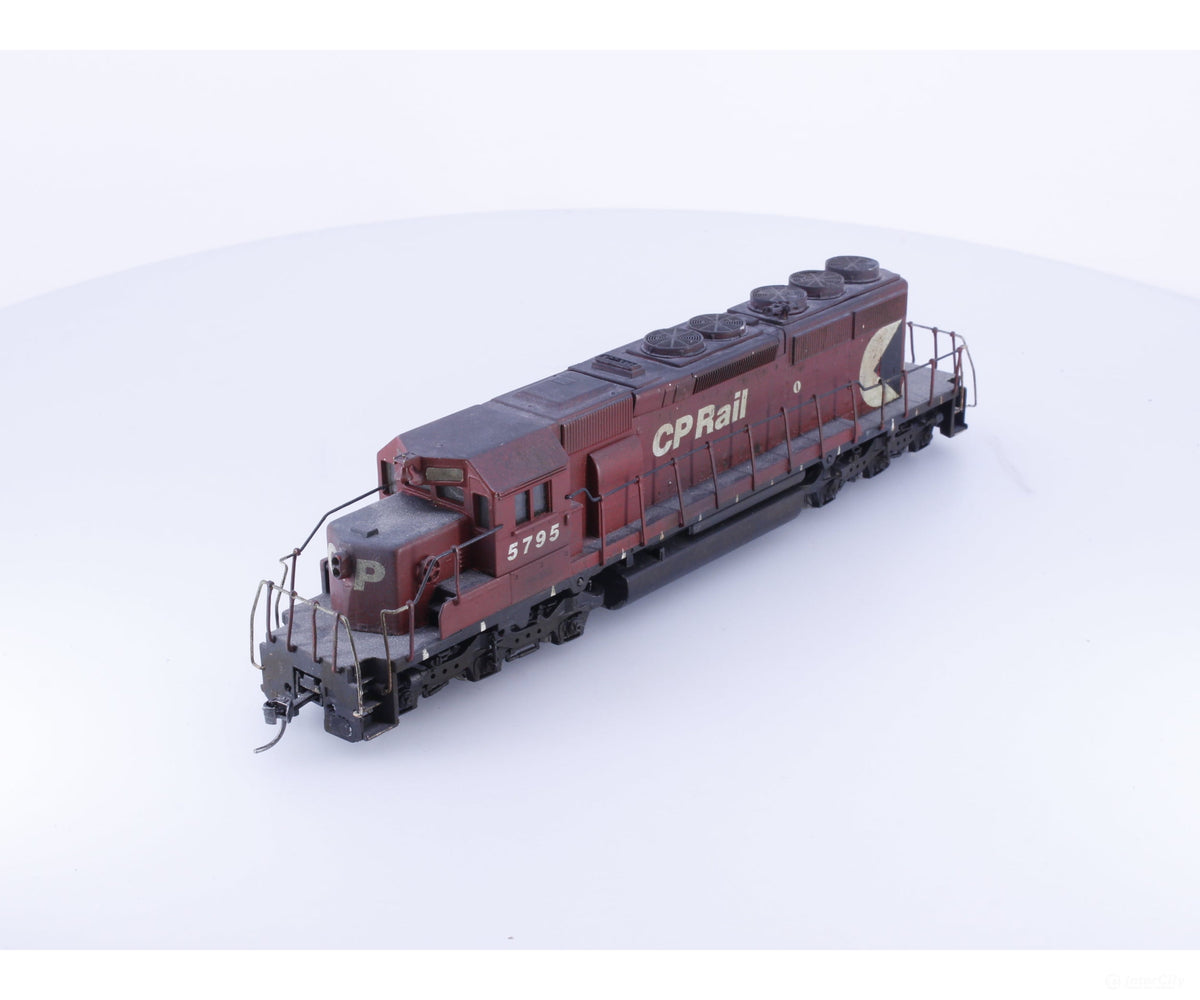 Athearn DUMMY HO SD40 Diesel Locomotive Dummy Only Weathered Canadian Pacific (CP) 5795 - Locomotives