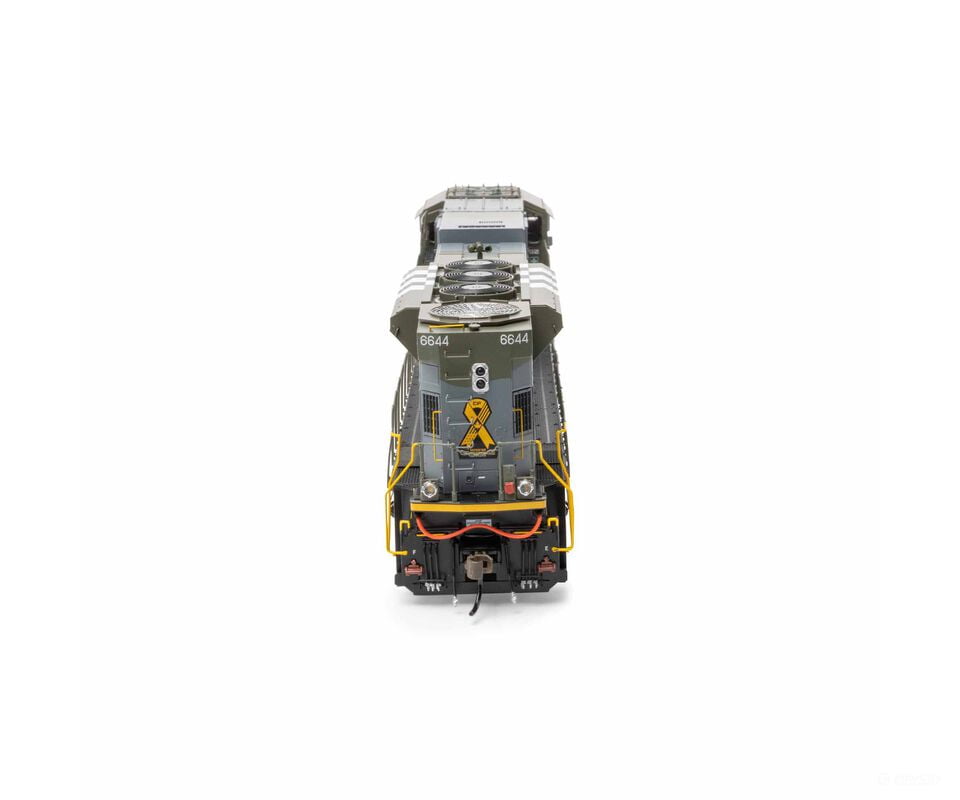 Athearn Genesis ATHG-1156 HO GEN EMD SD70ACU Locomotive with DCC & Sound CP/Military Tribute #6644 Locomotives