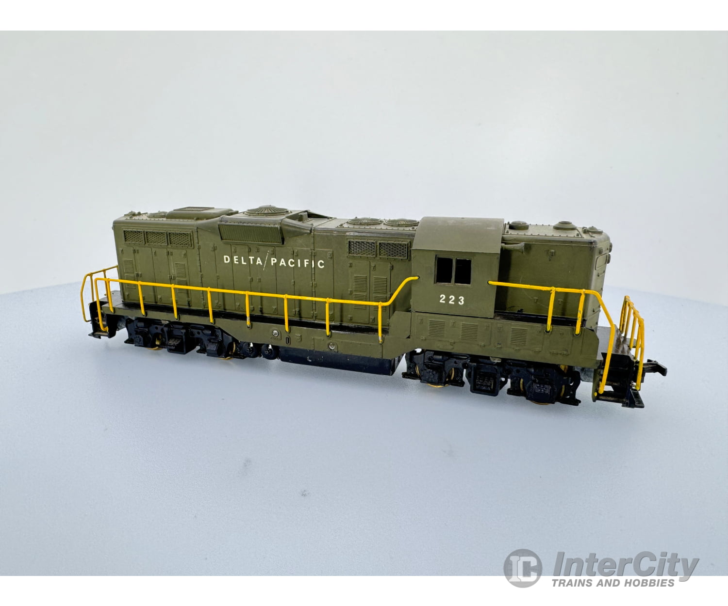 Athearn Ho Gp-7 Delta Pacific #223 Analog Dc Locomotives