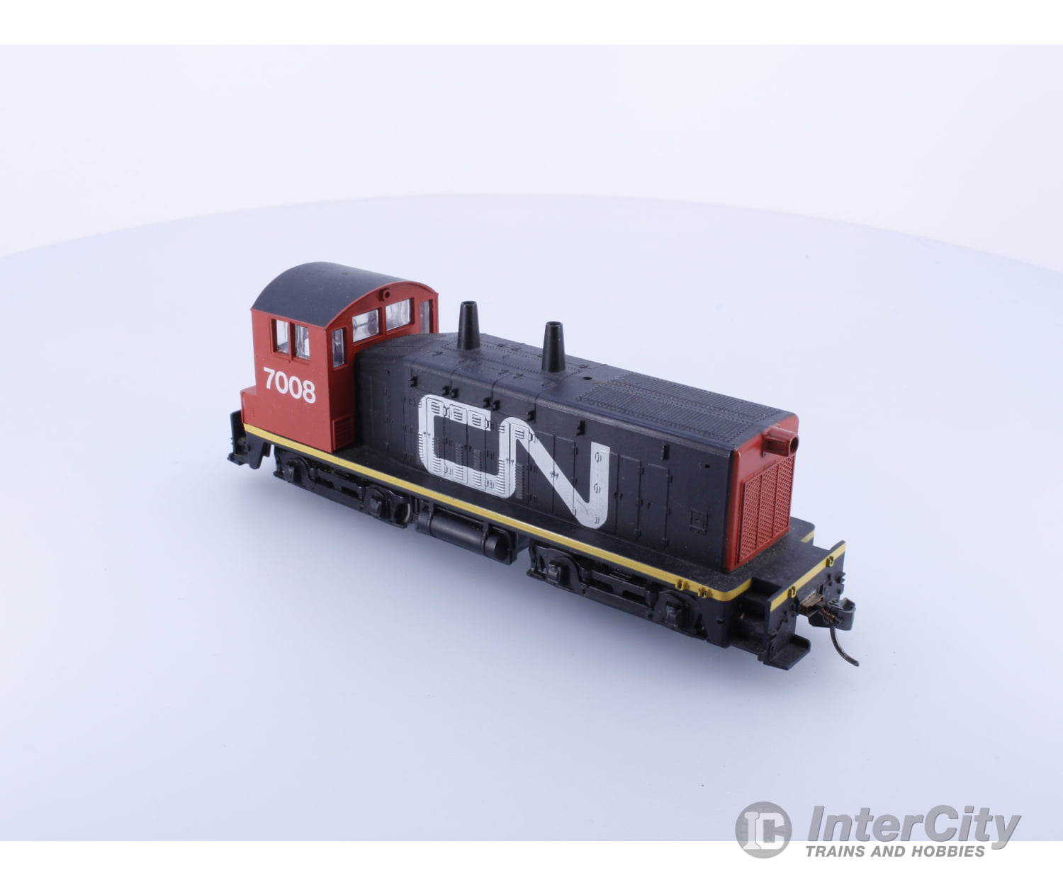 Athearn HO SW1200 Canadian National (CN) 7008 Analog DC Locomotives