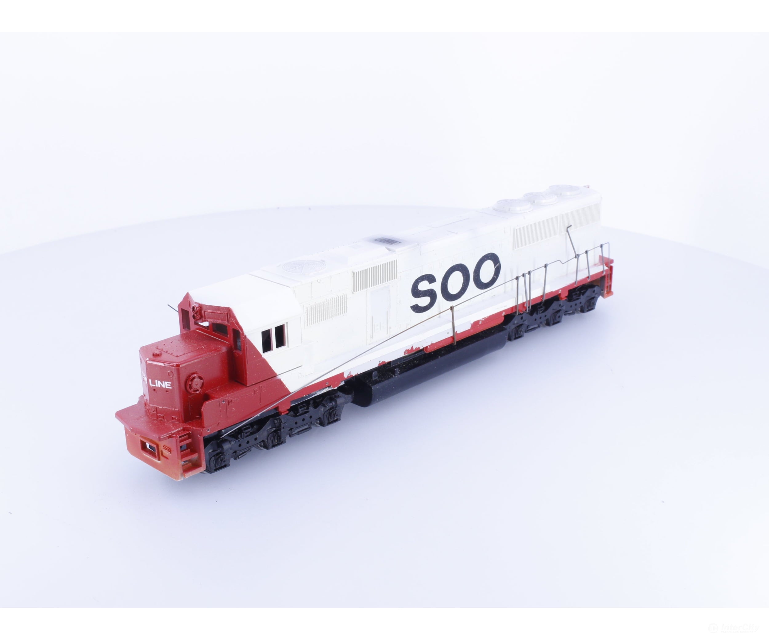 Athearn SD60Soo HO SD60 Diesel Locomotive Soo Line (SOO) Analog DC - Locomotives