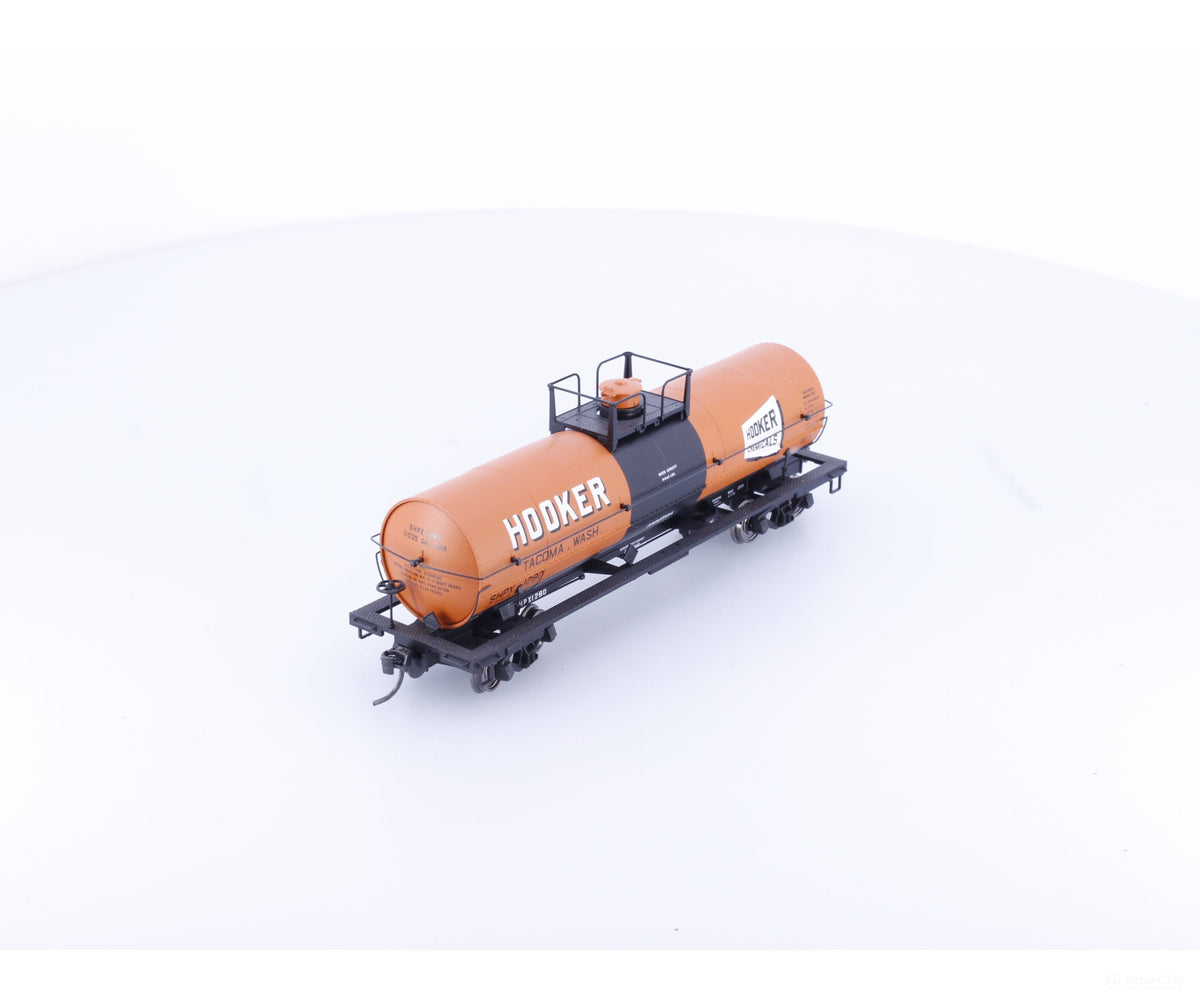 Atlas 1067-1 HO 11000 Gallon Tank Car Hooker Chemicals Tacoma 1280 - Freight Cars