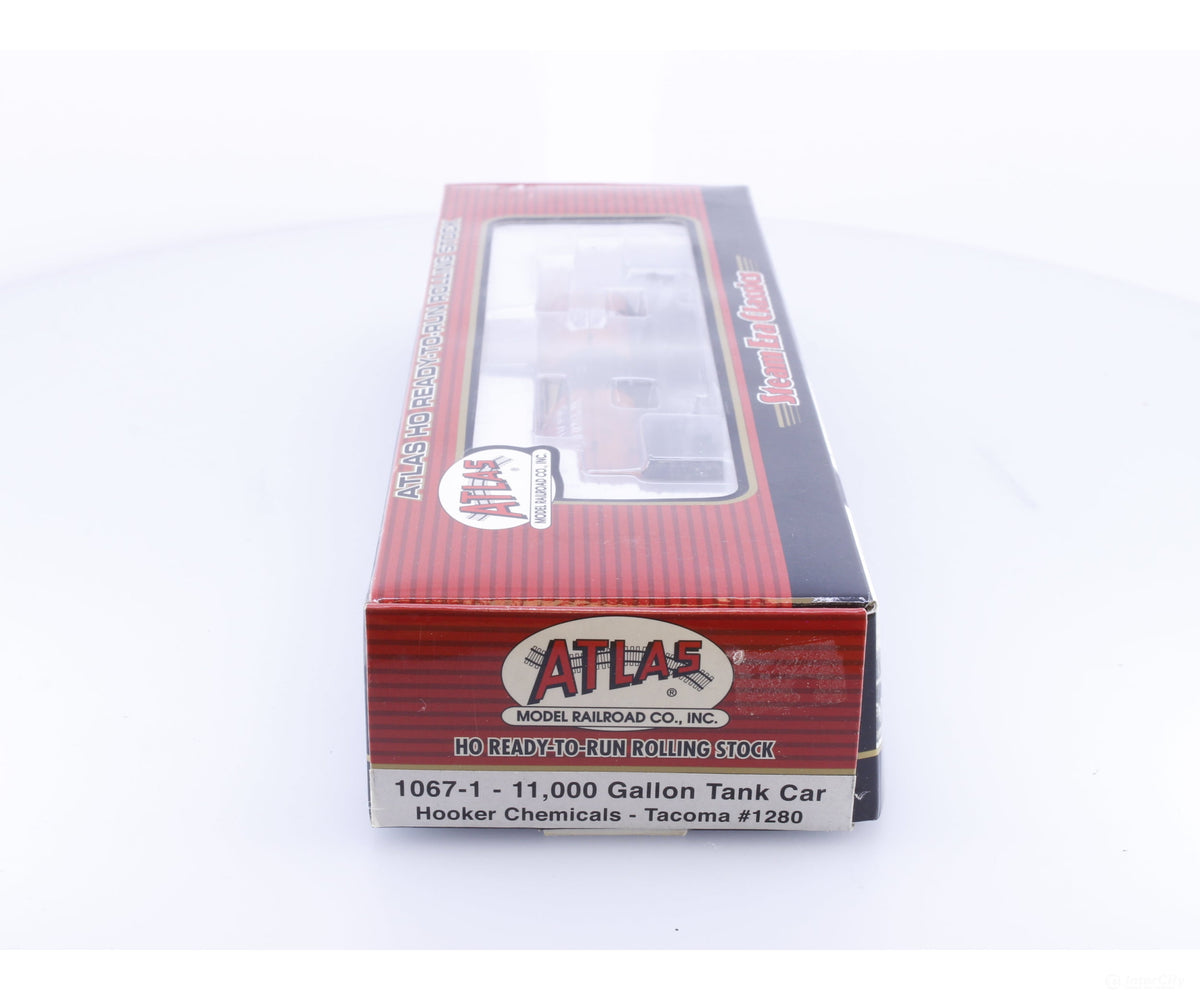 Atlas 1067-1 HO 11000 Gallon Tank Car Hooker Chemicals Tacoma 1280 - Freight Cars