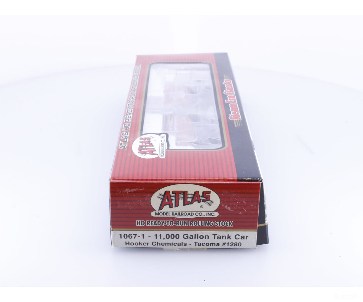 Atlas 1067-1 HO 11000 Gallon Tank Car Hooker Chemicals Tacoma 1280 (#1) - Freight Cars