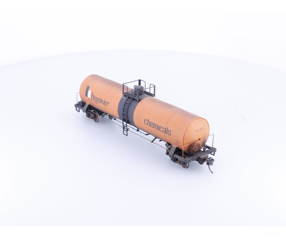 Atlas 1556-2 HO 17360 Gallon Tank Car Hooker Chemicals Weathered Kadee 118 Couplers 1268 - Freight Cars