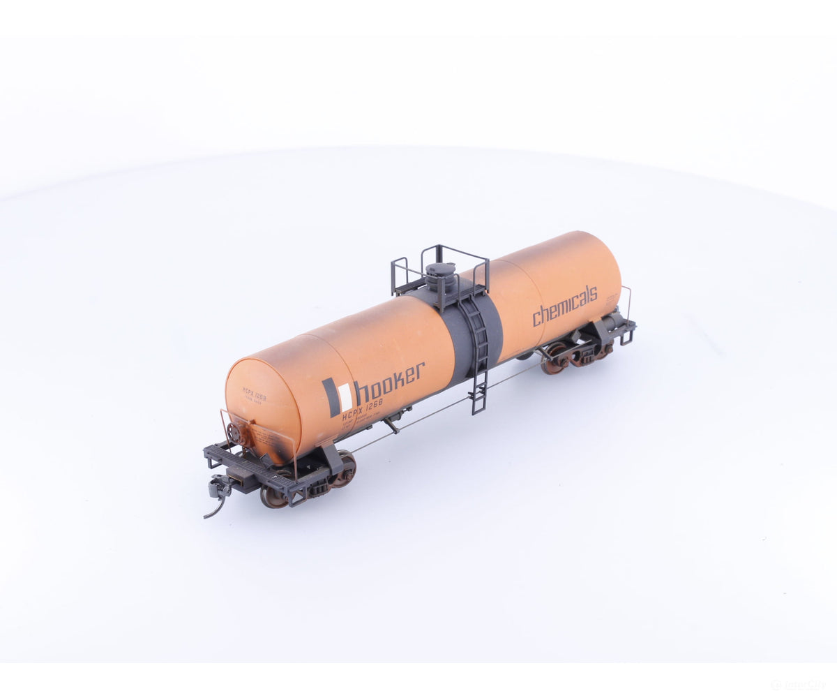 Atlas 1556-2 HO 17360 Gallon Tank Car Hooker Chemicals Weathered Kadee 118 Couplers 1268 - Freight Cars
